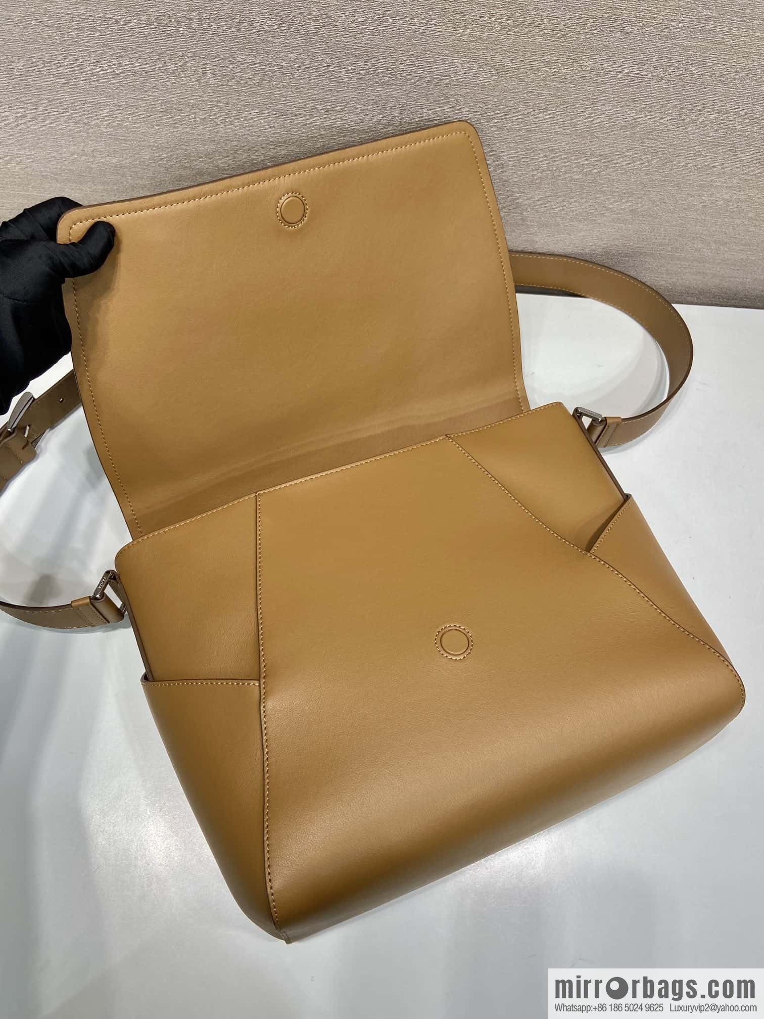 PRADA 🎉 new messenger bag 🎉🎉 2VD068 large
