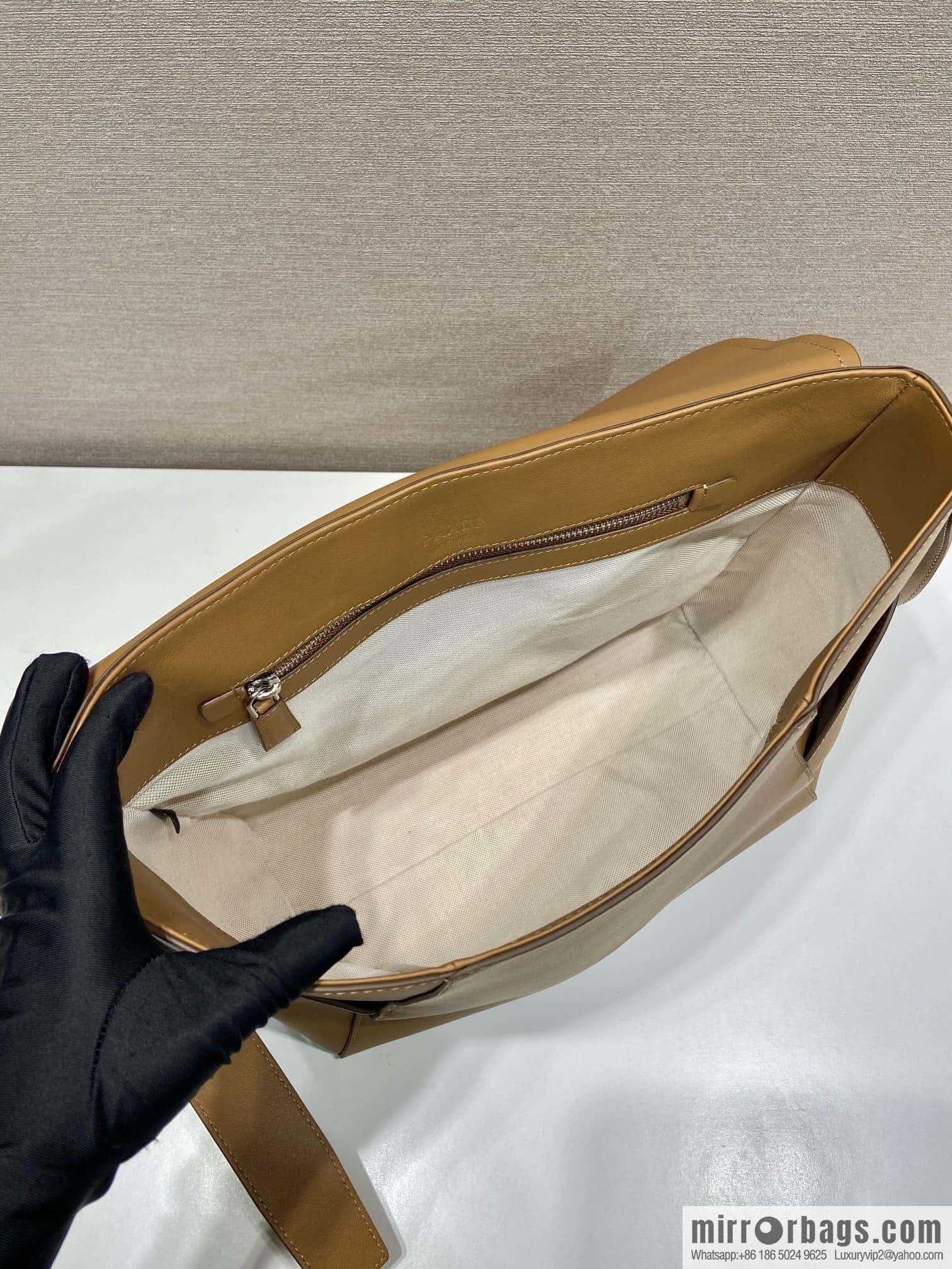 PRADA 🎉 new messenger bag 🎉🎉 2VD068 large