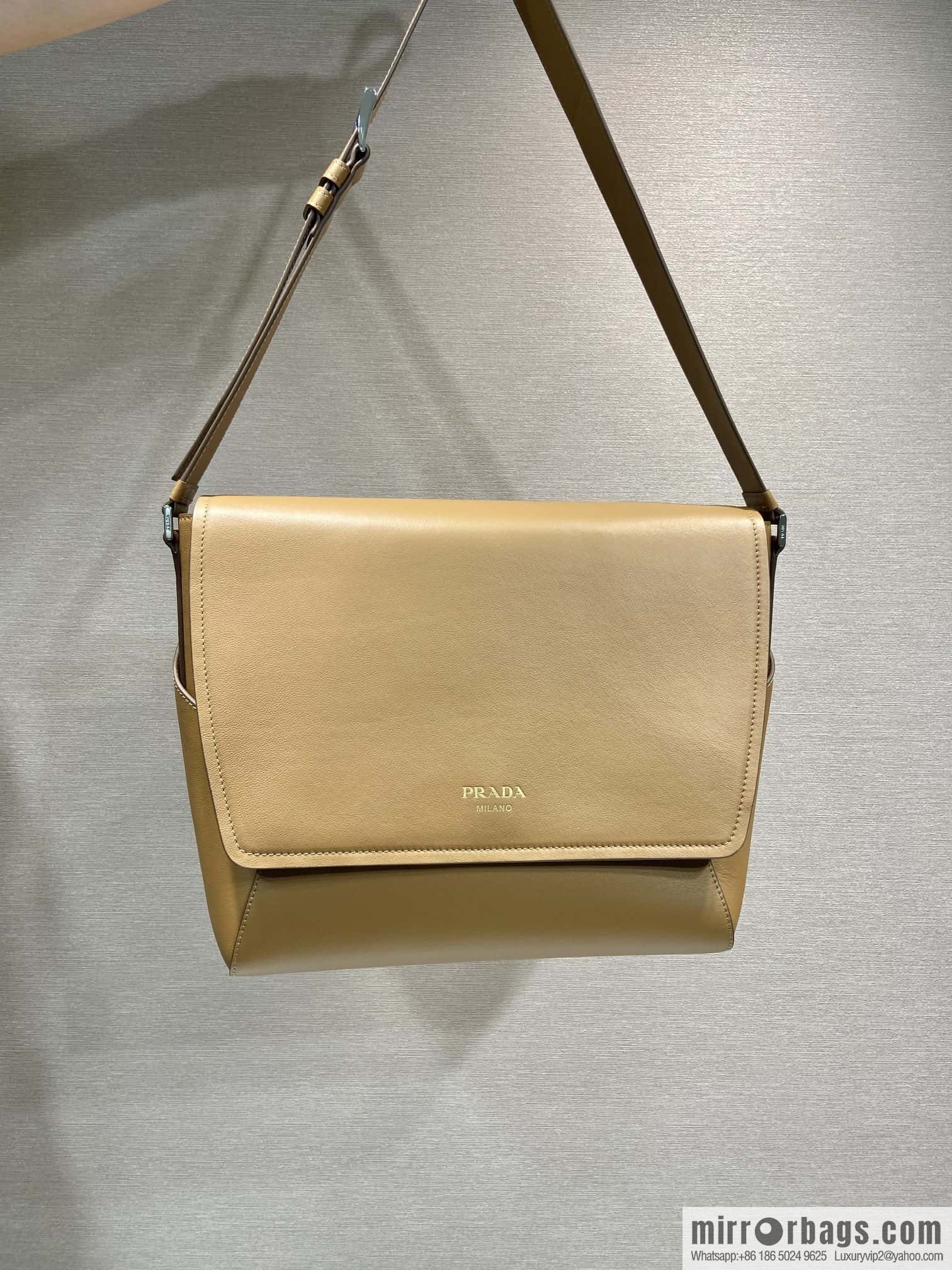 PRADA 🎉 new messenger bag 🎉🎉 2VD068 large