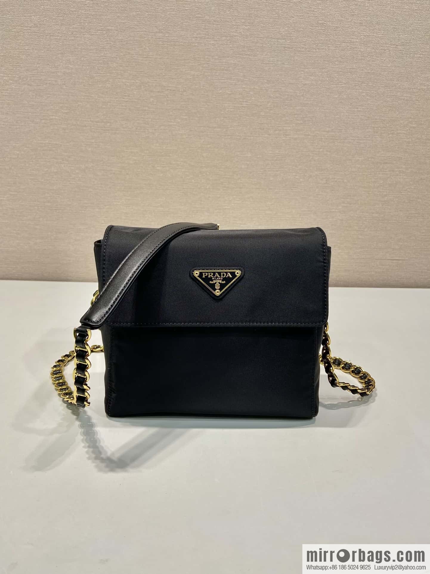 PRADA 🎉 medieval small satchel 🎉🎉🎉 1BD648