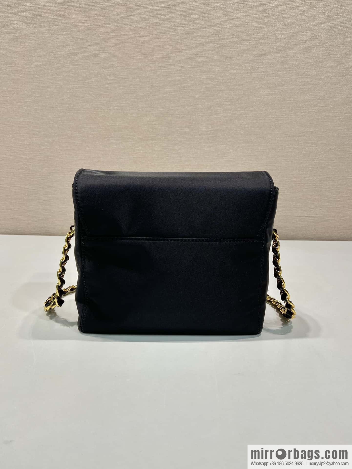 PRADA 🎉 medieval small satchel 🎉🎉🎉 1BD648
