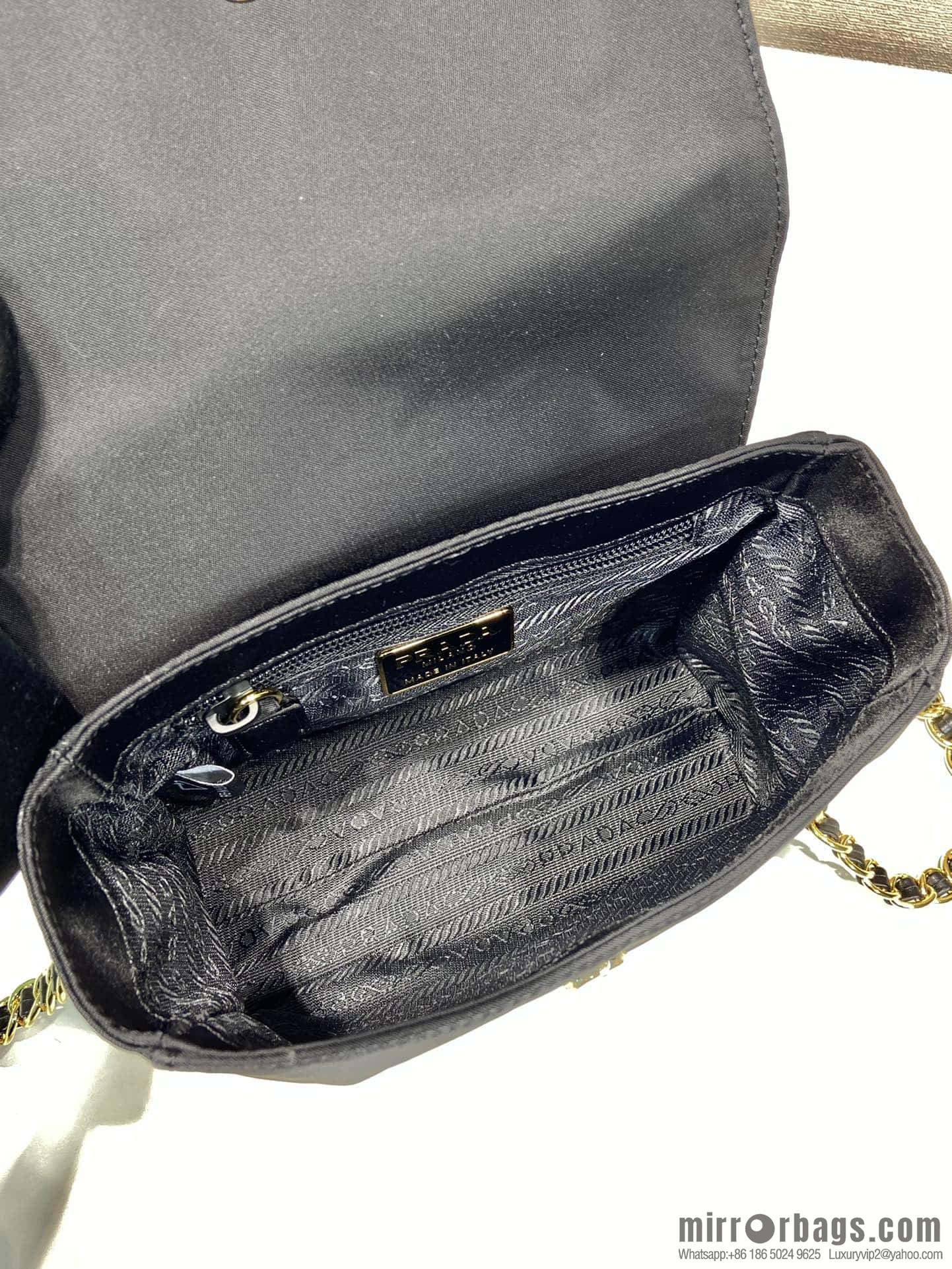 PRADA 🎉 medieval small satchel 🎉🎉🎉 1BD648