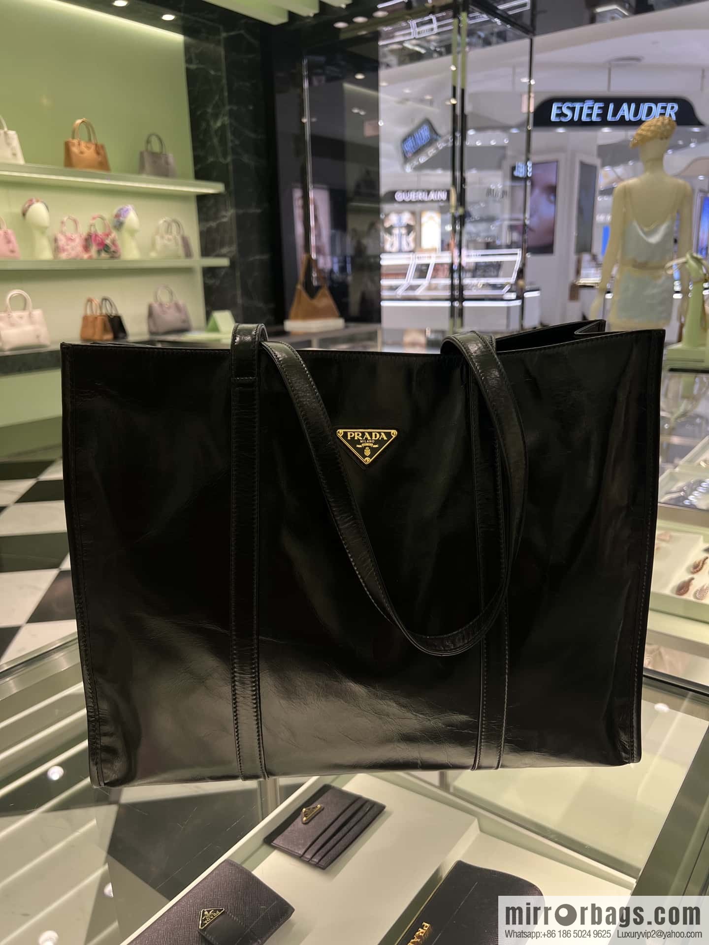 PRADA 🎉 oil wax tote bag 🎉 1BG460