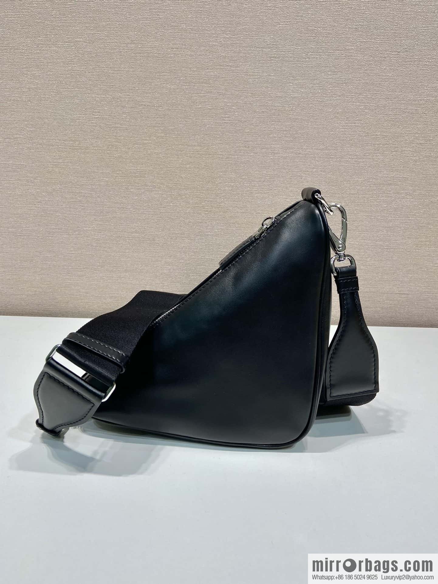 PRADA 🎉 Upgrade Board Triangle Pack 🎉 2VH155 Plain Weave, Black