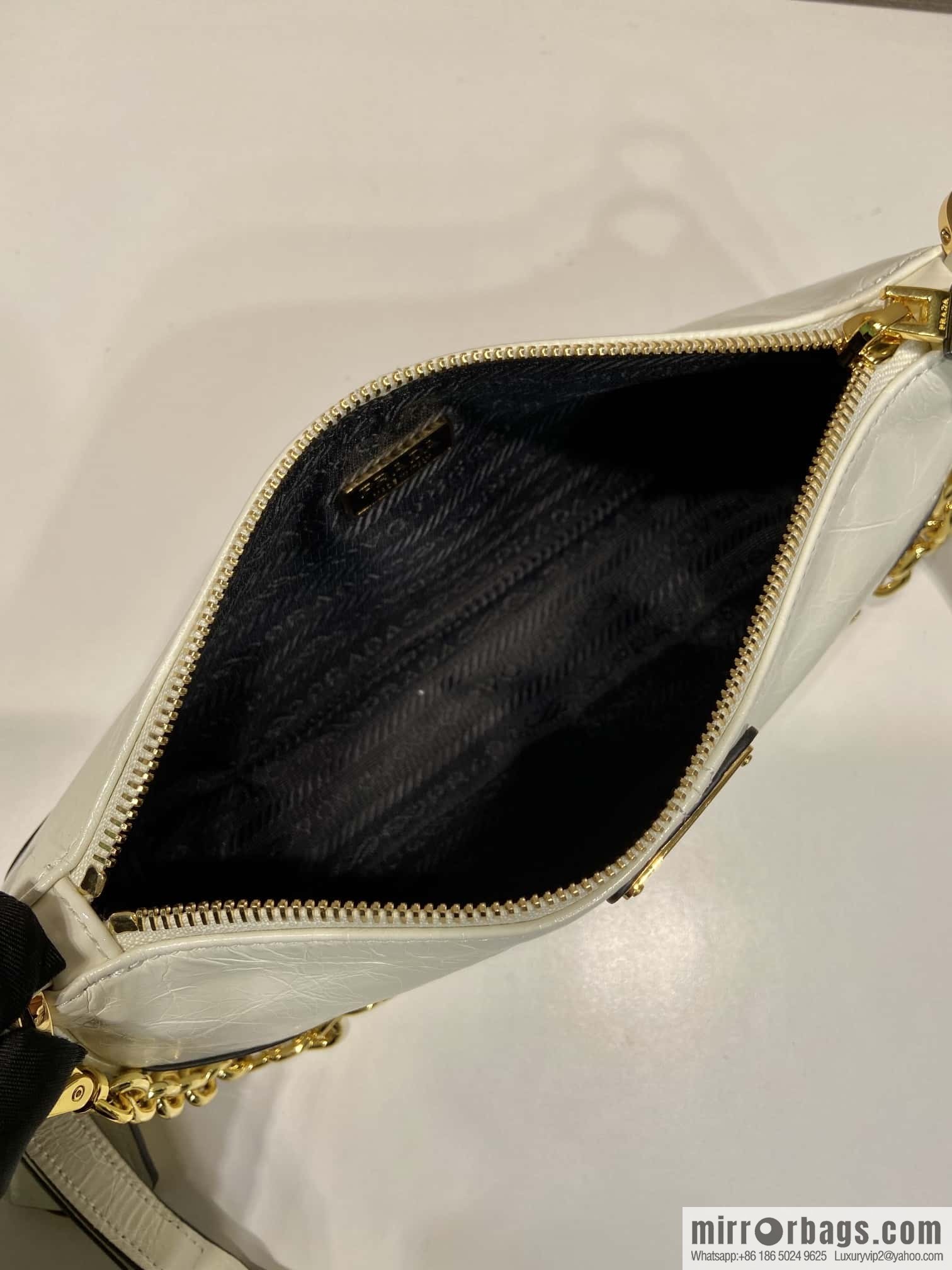 PRADA 🎉 new armpit bag 🎉 1BC221 🎉🎉 white