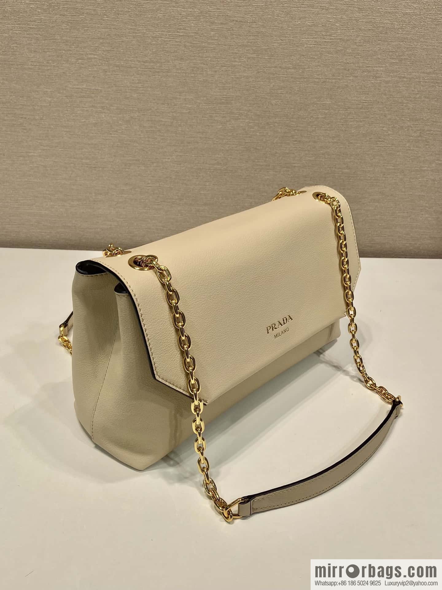 PRADA 🎉 new small 🎉 1BD371 women