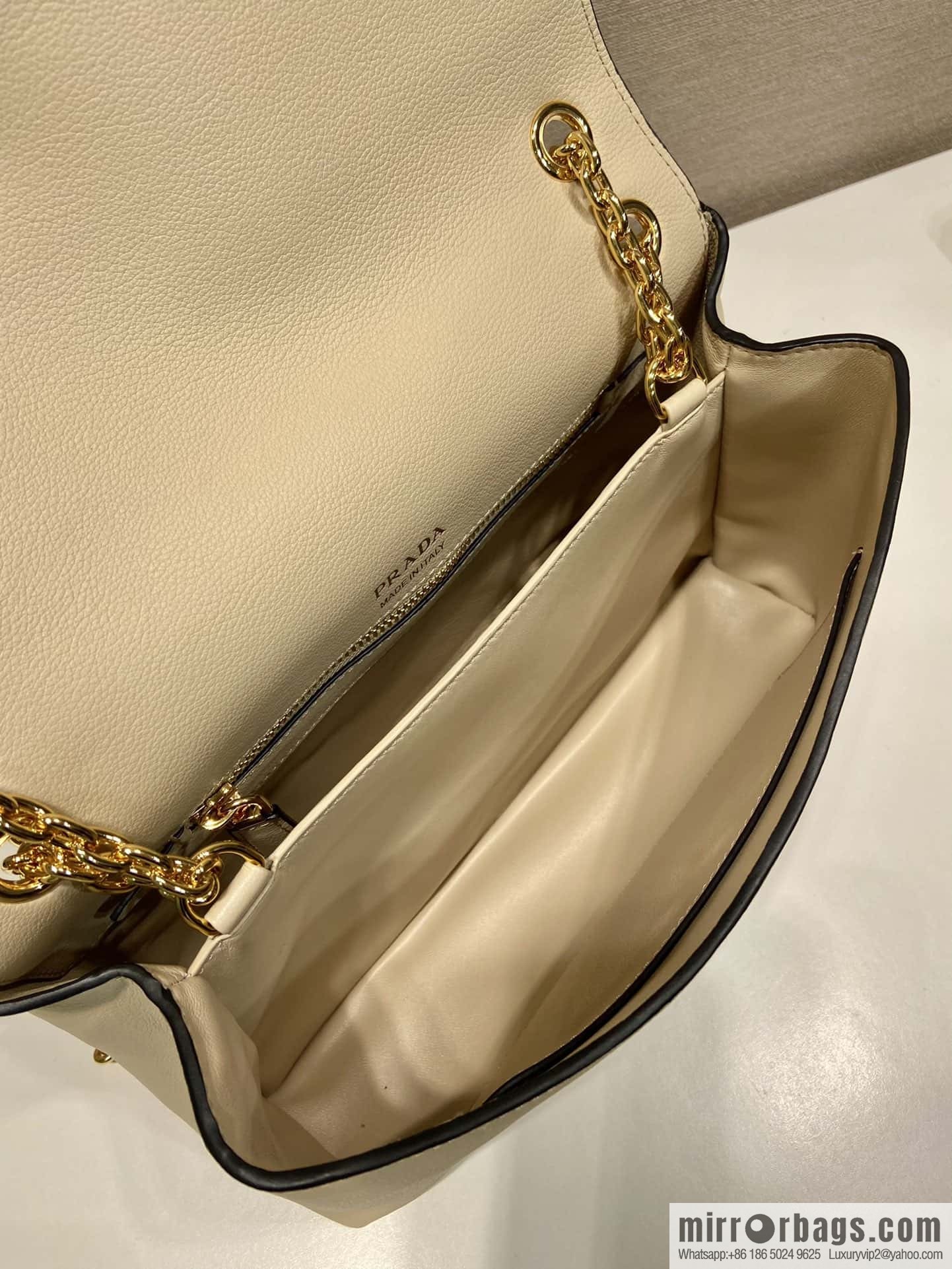 PRADA 🎉 new small 🎉 1BD371 women