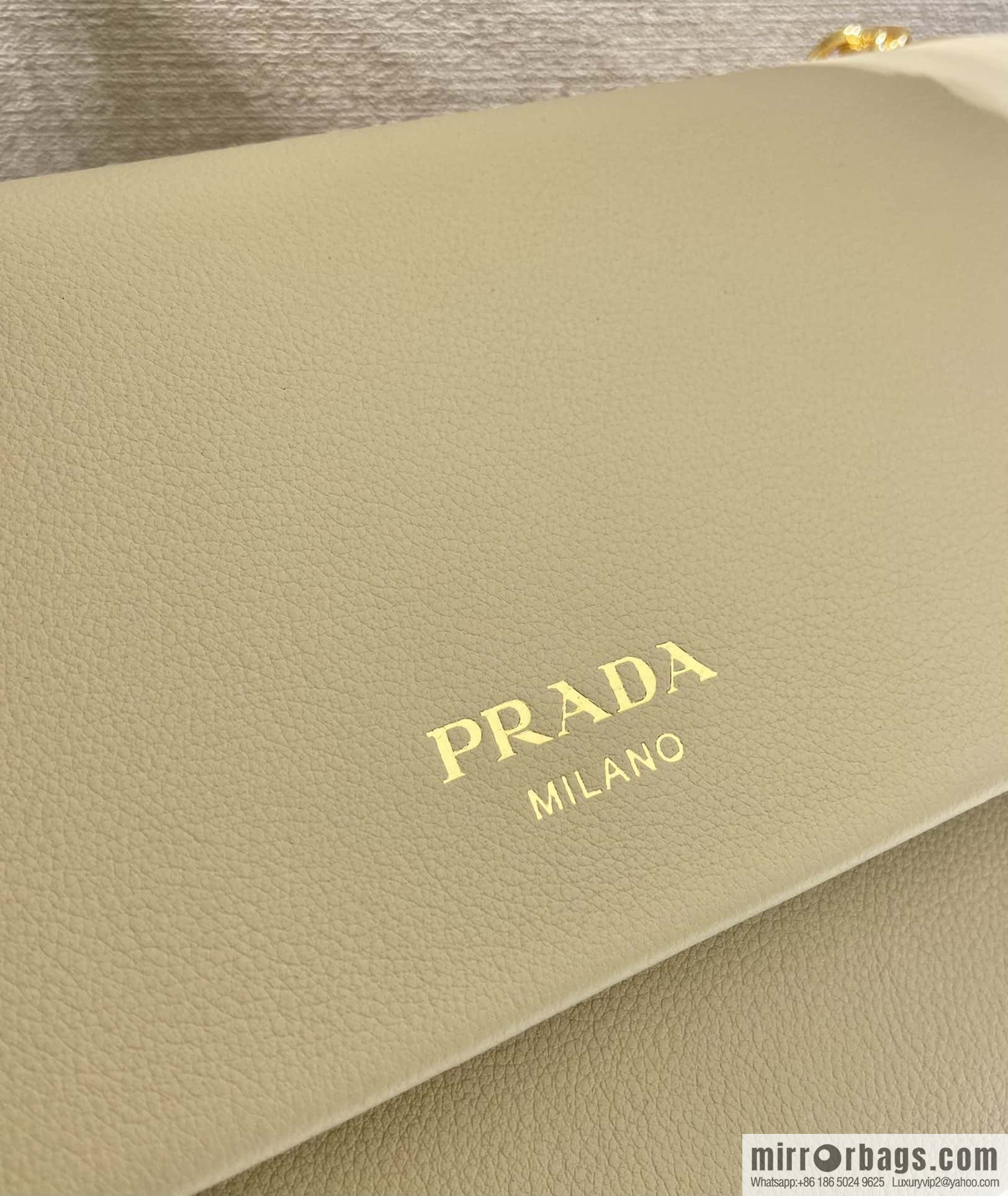 PRADA 🎉 new small 🎉 1BD371 women