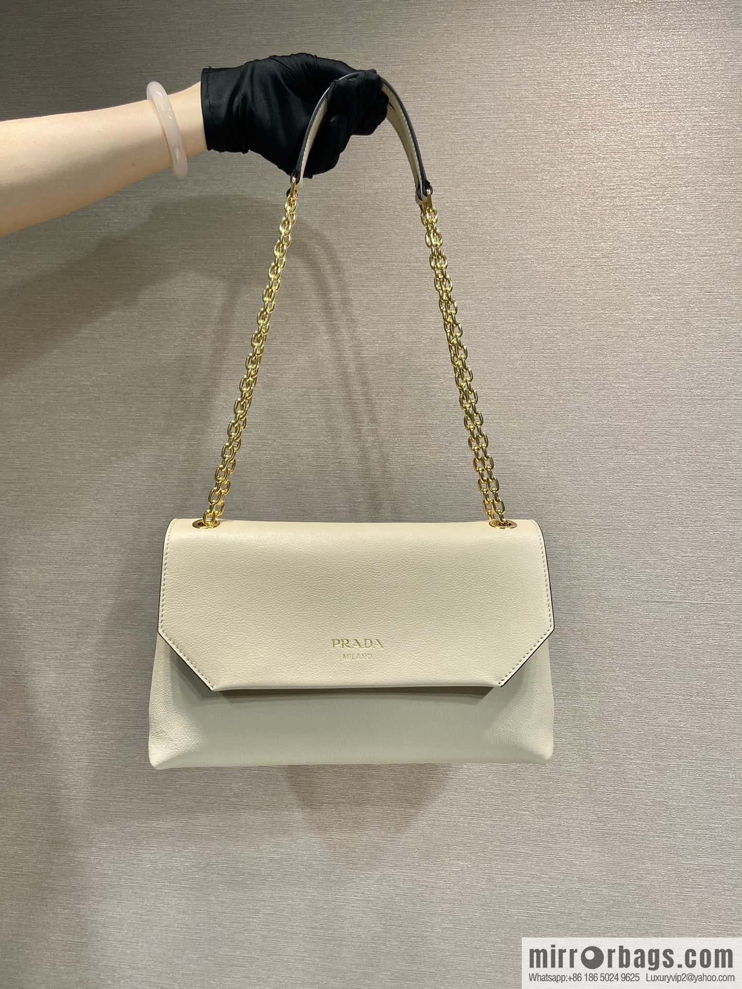 PRADA 🎉 new small 🎉 1BD371 women