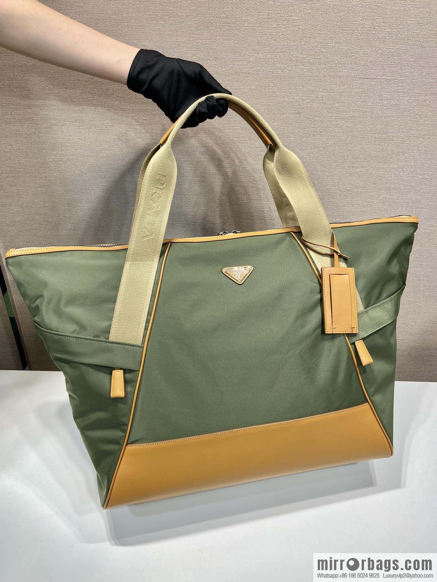 PRADA 🎉 new travel bag 🎉 2VC040