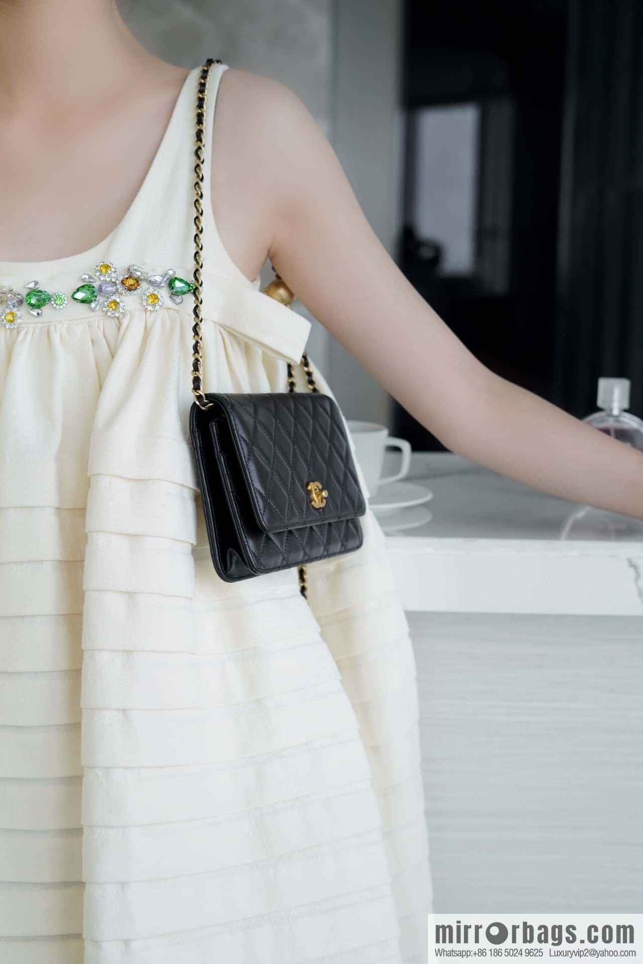 CHANEL π
Metal Ball Black AP1450