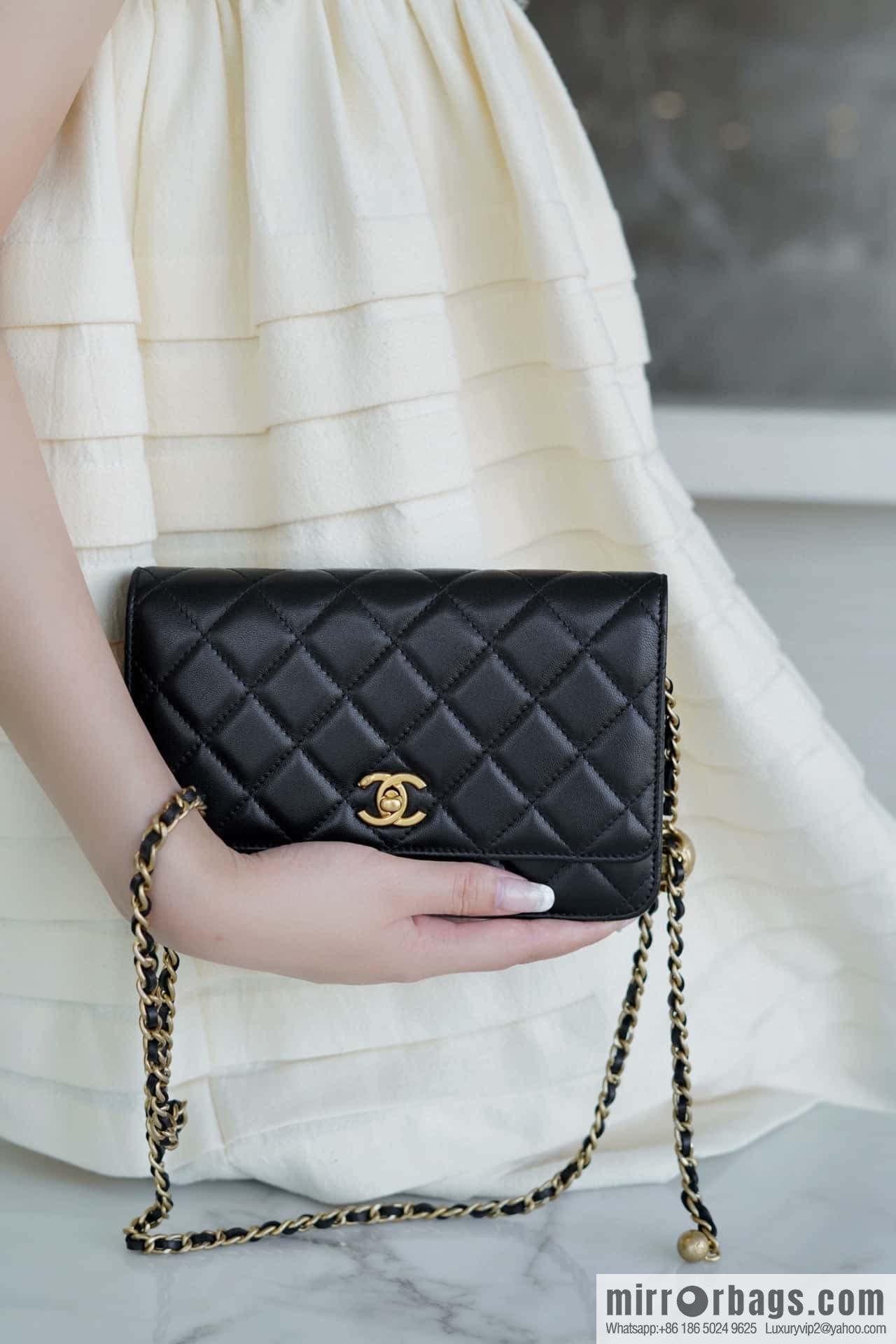 CHANEL π
Metal Ball Black AP1450