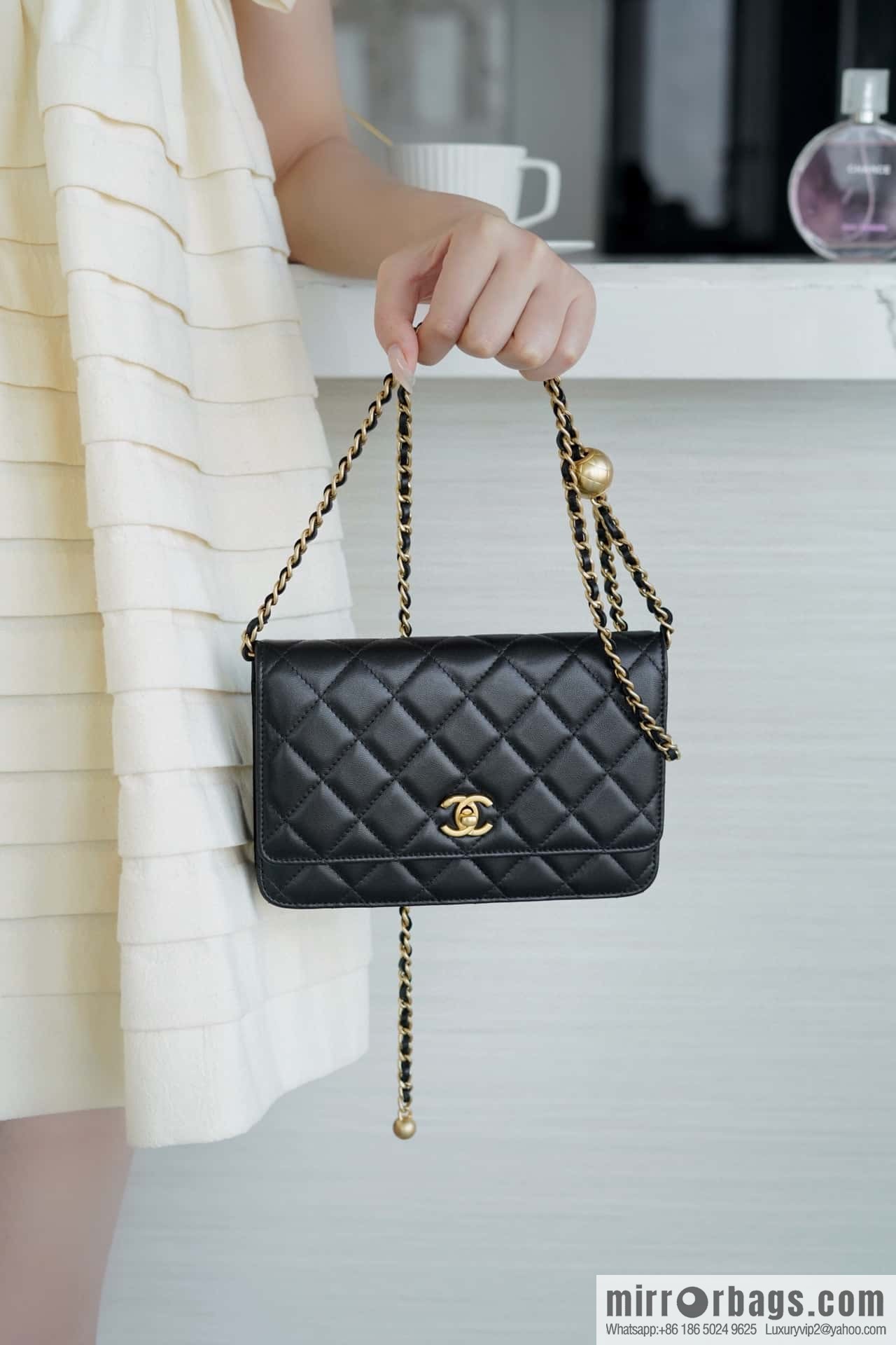 CHANEL π
Metal Ball Black AP1450