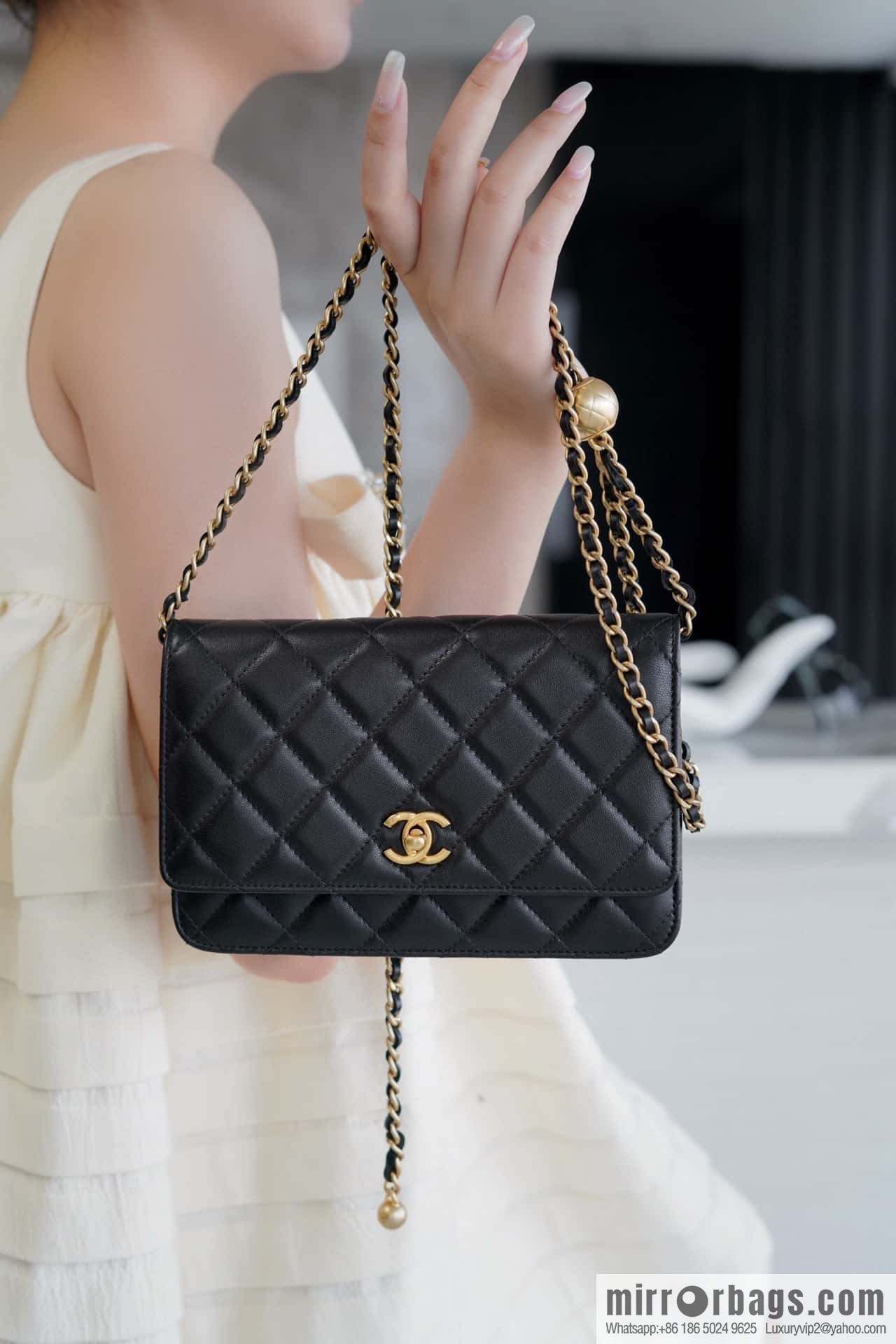 CHANEL π
Metal Ball Black AP1450