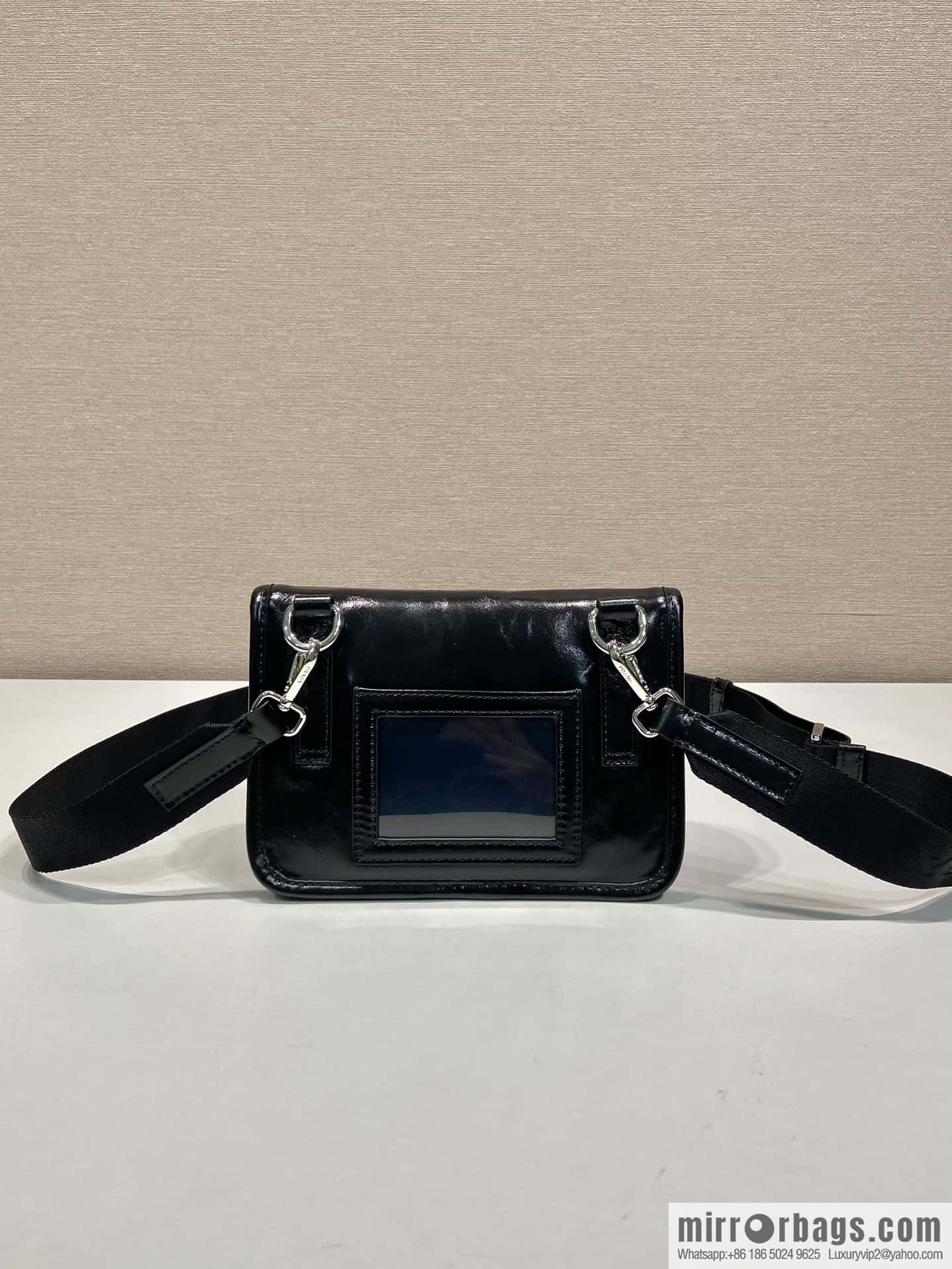PRADA 🎉 oil wax leather small mail carrier bag 🎉 2ZH108 mobile phone bag