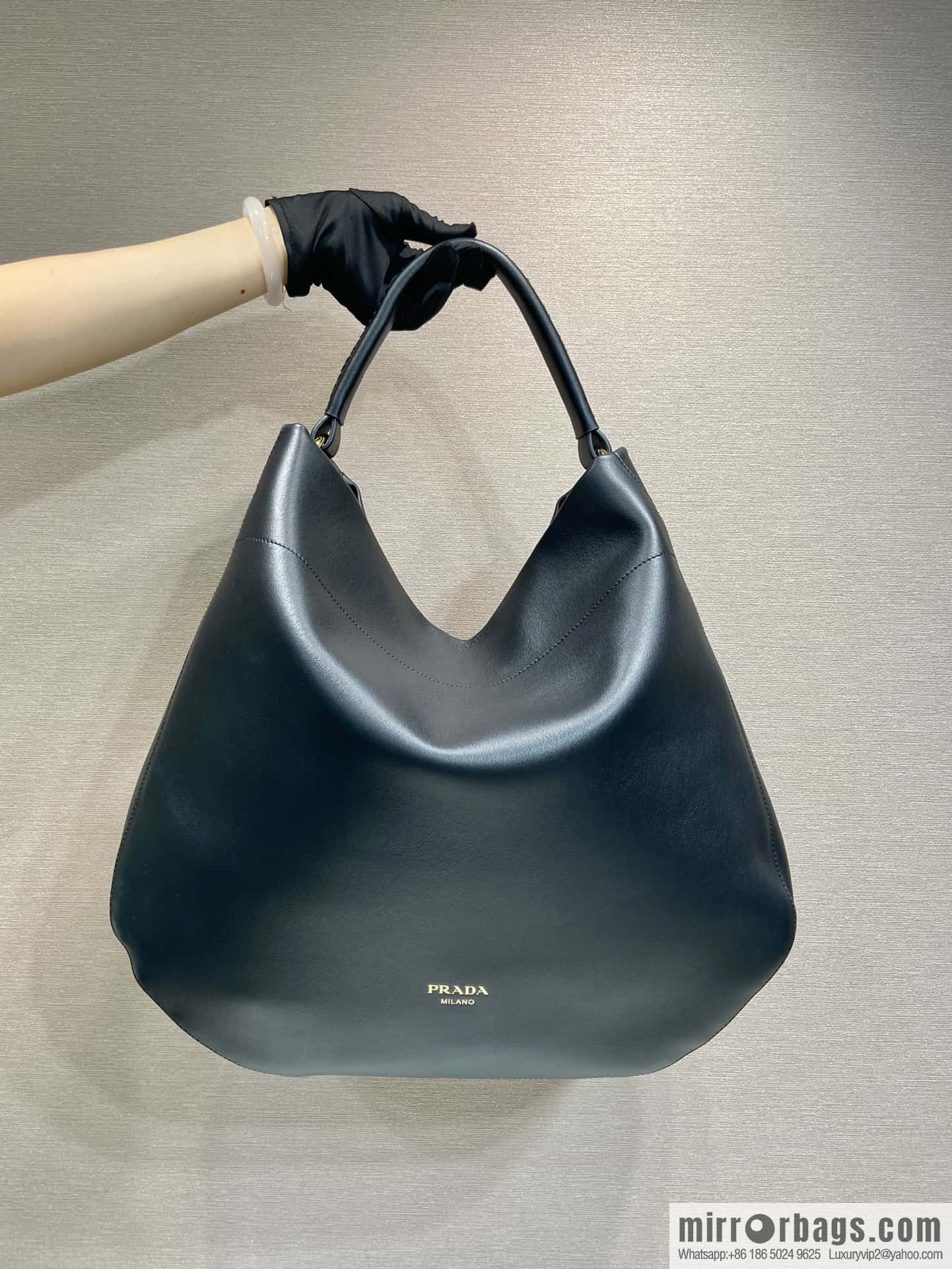PRADA 🎉 new tote bag 🎉 1BC219 black