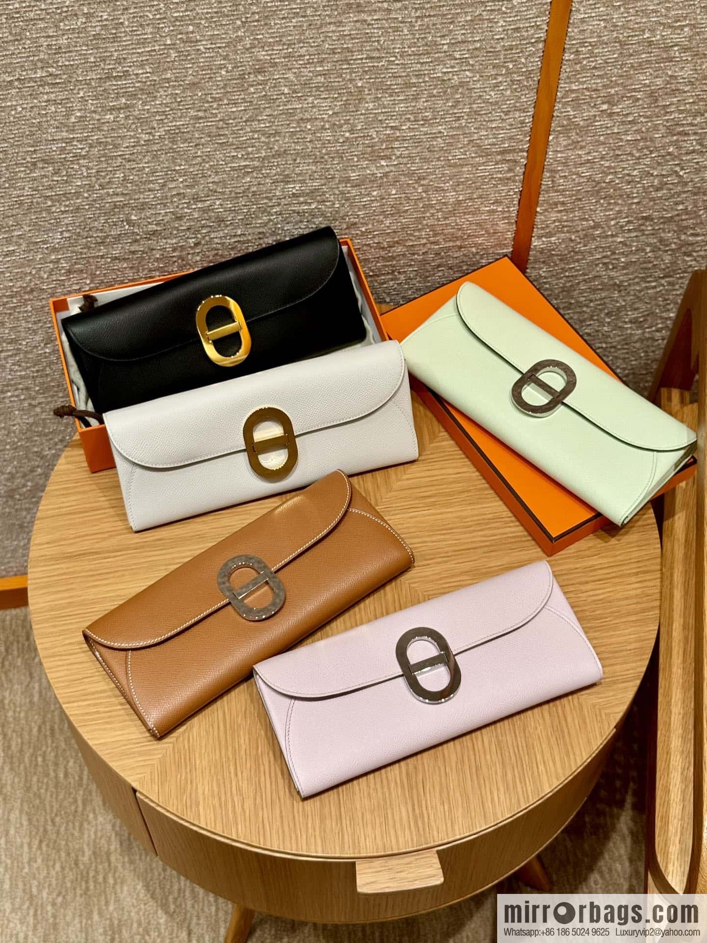Chaine d'Ancre To Go Wallet, Pig Nose Togo Orange Silver Buckle