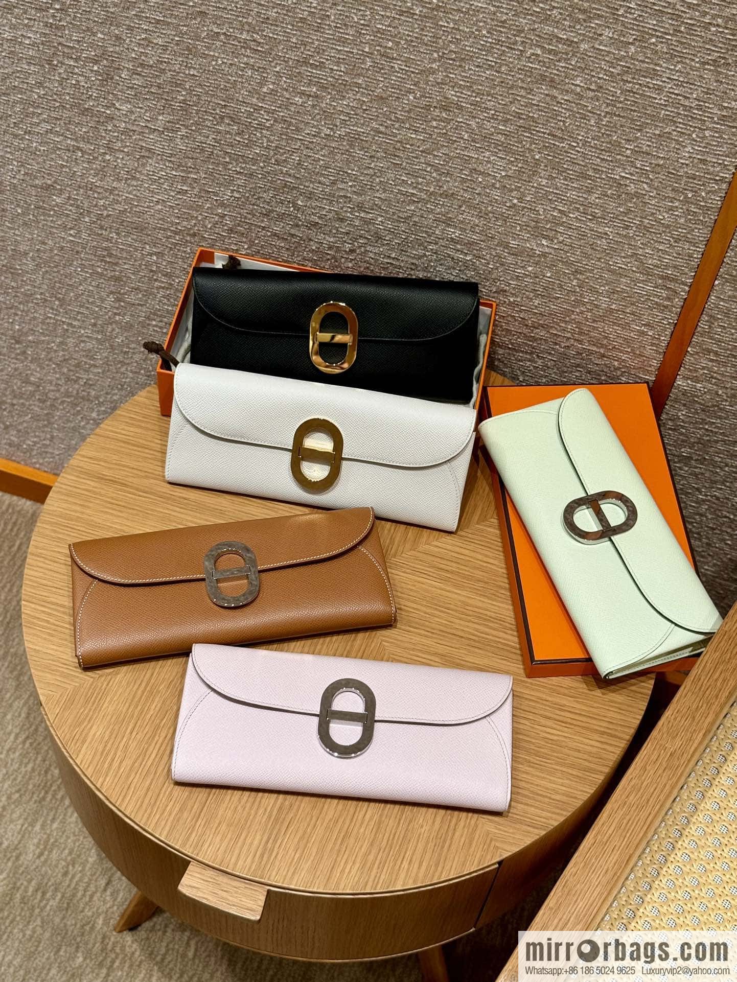 Chaine d'Ancre To Go Wallet, Pig Nose Togo Bubble Green Silver Buckle