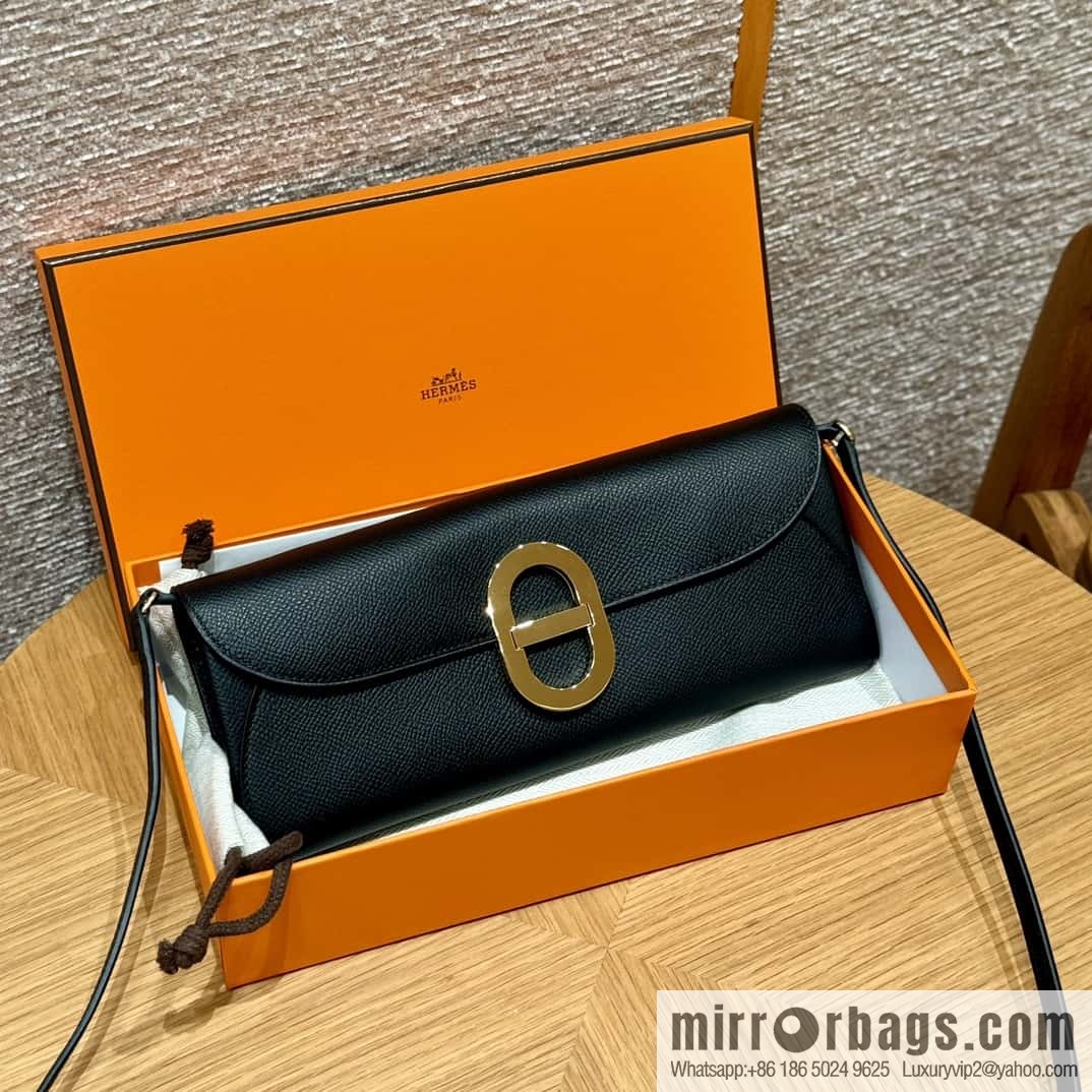 Chaine d'Ancre To Go wallet, pig nose togo black gold buckle