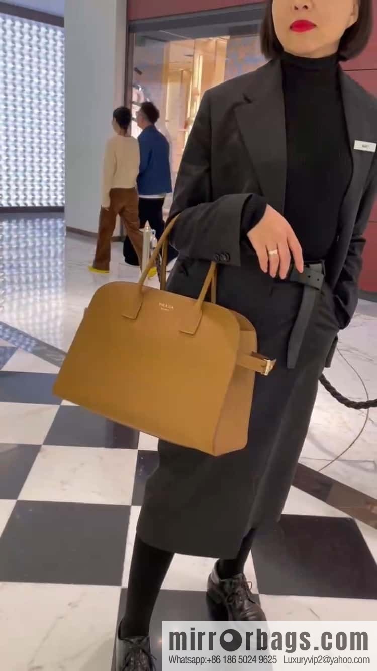 PRADA 🎉 new tote bag 🎉 1BG508