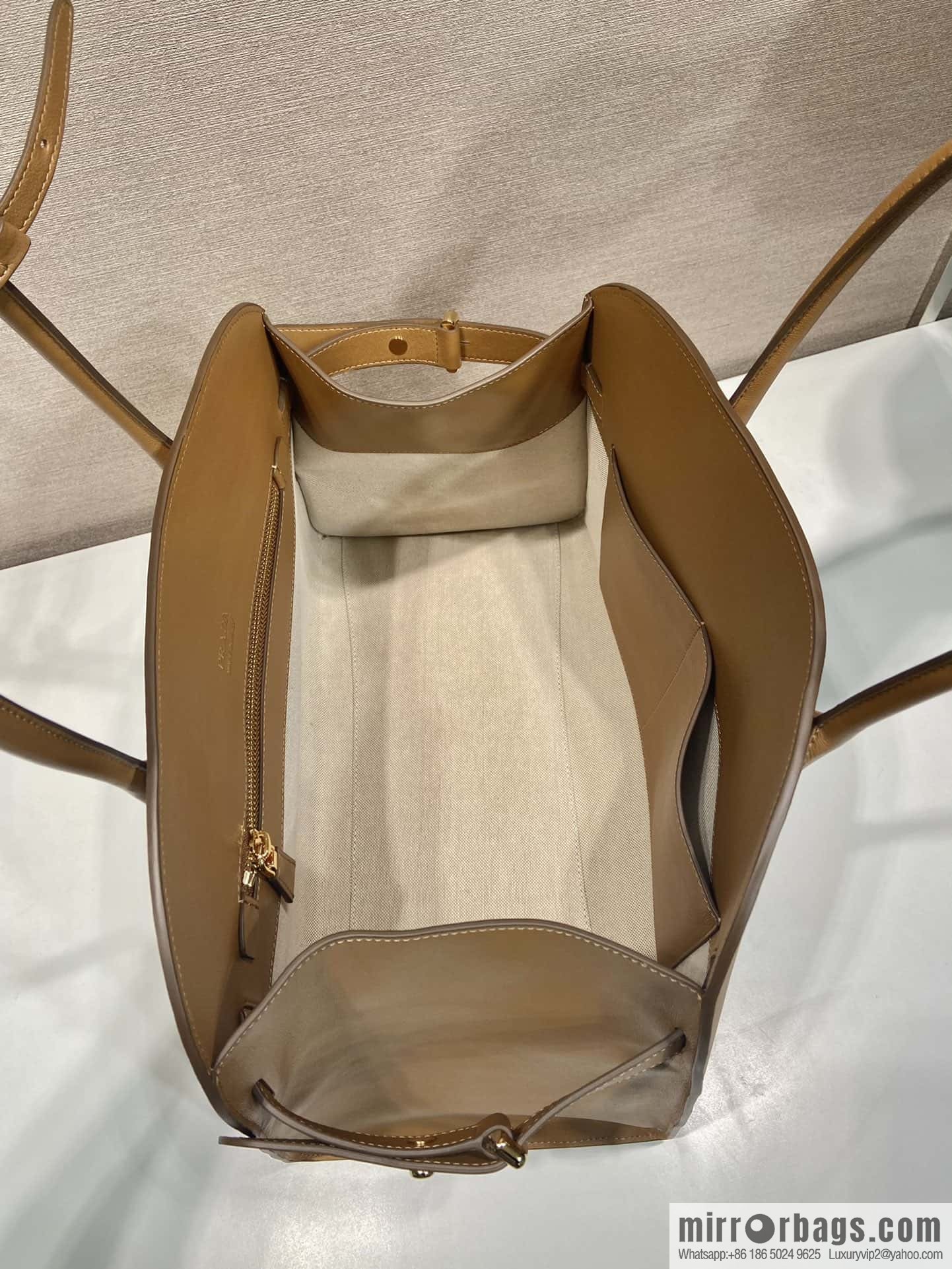 PRADA 🎉 new tote bag 🎉 1BG508