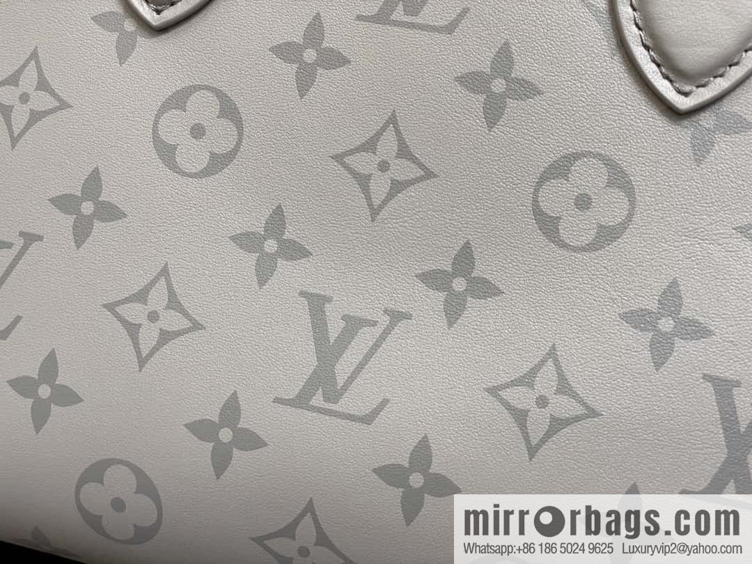 [Boutique‑grade] M12465 shark gray silk screen printing, full leather square bag series, this OnTheGo small handbag.