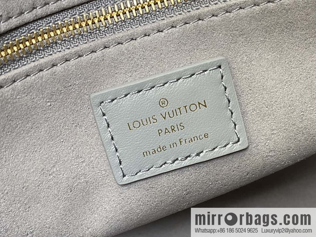 [Boutique‑grade] M12465 shark gray silk screen printing, full leather square bag series, this OnTheGo small handbag.