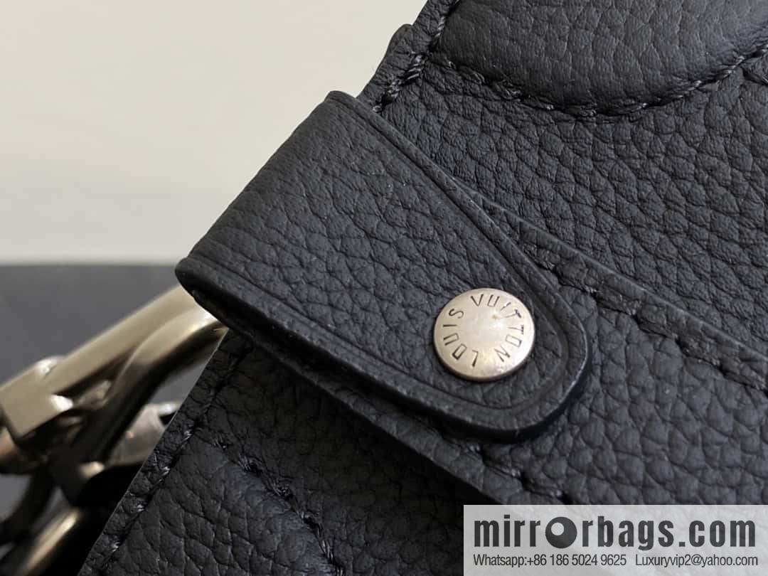 [Boutique‑grade] M11615 black full leather men's bag mailman bag series SOUL SIDE TRUNK EAST WEST mailman handbag