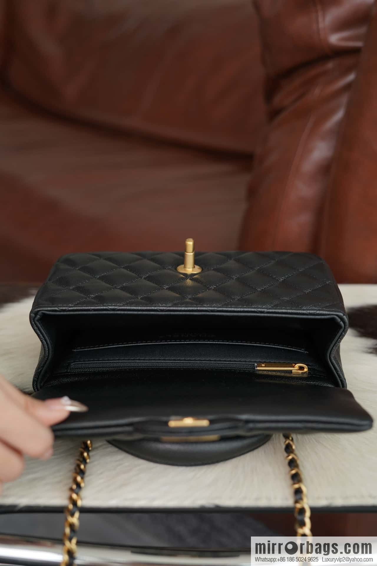 CHANEL 21S Handle CF Mini Black Gold 🖤 AS2431