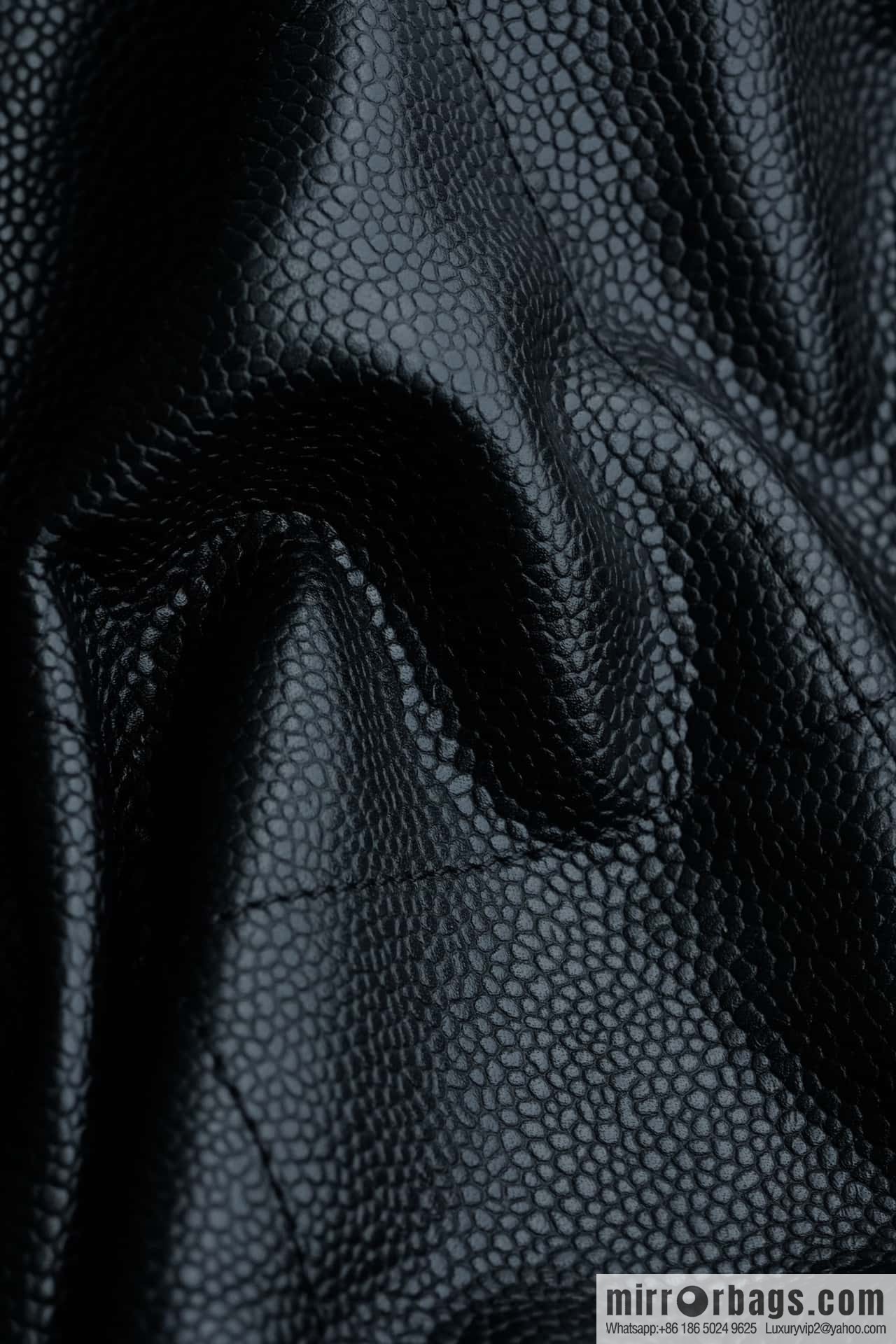 CHANEL New Lychee Pattern Handbag, Small Black Gold Buckle AS3260
