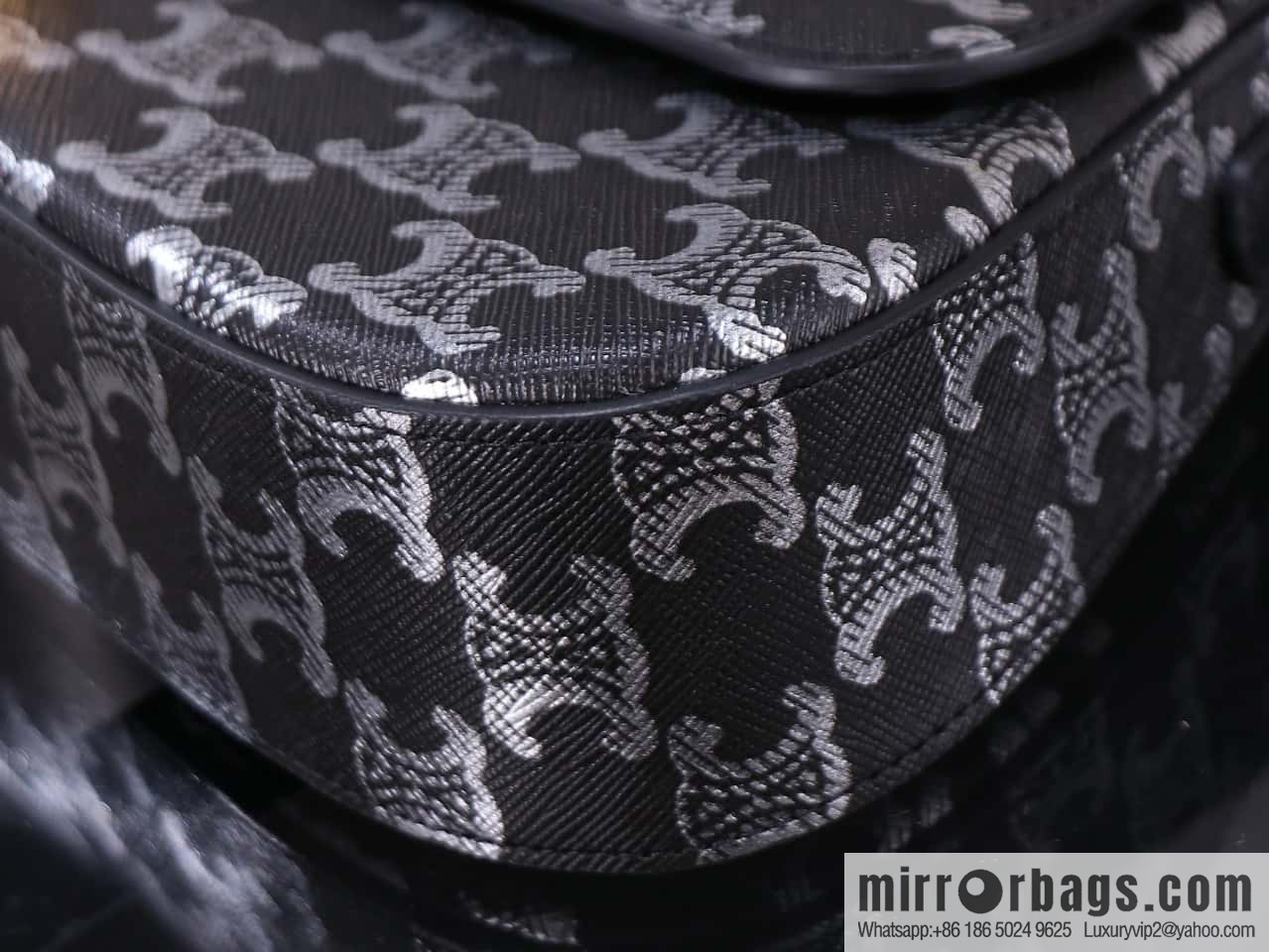 [Premium quality, all-steel hardware] LOLA medium bright cow leather handbag number: 115533