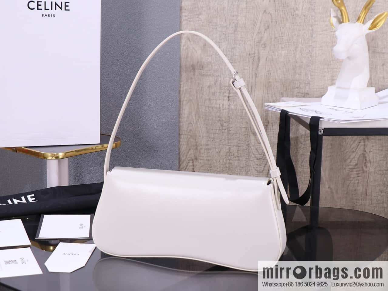 [Premium quality, all-steel hardware] LOLA medium bright cow leather handbag number: 115533