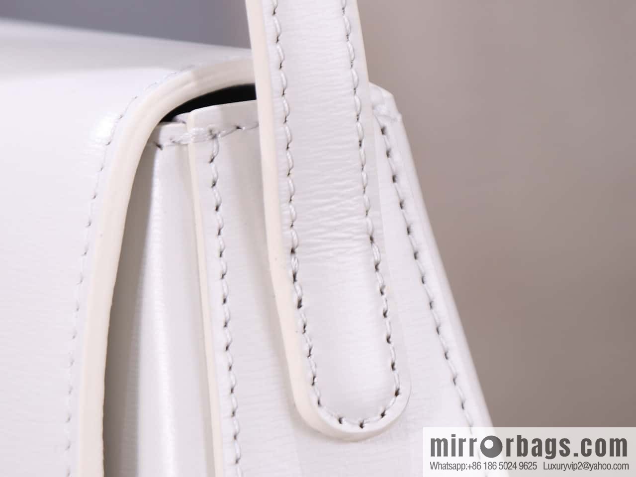 [Premium quality, all-steel hardware] LOLA medium bright cow leather handbag number: 115533
