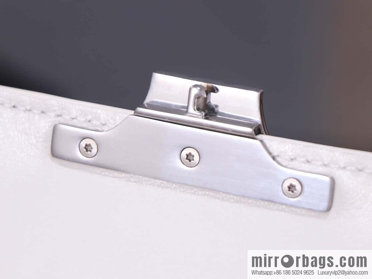 [Premium quality, all-steel hardware] LOLA medium bright cow leather handbag number: 115533