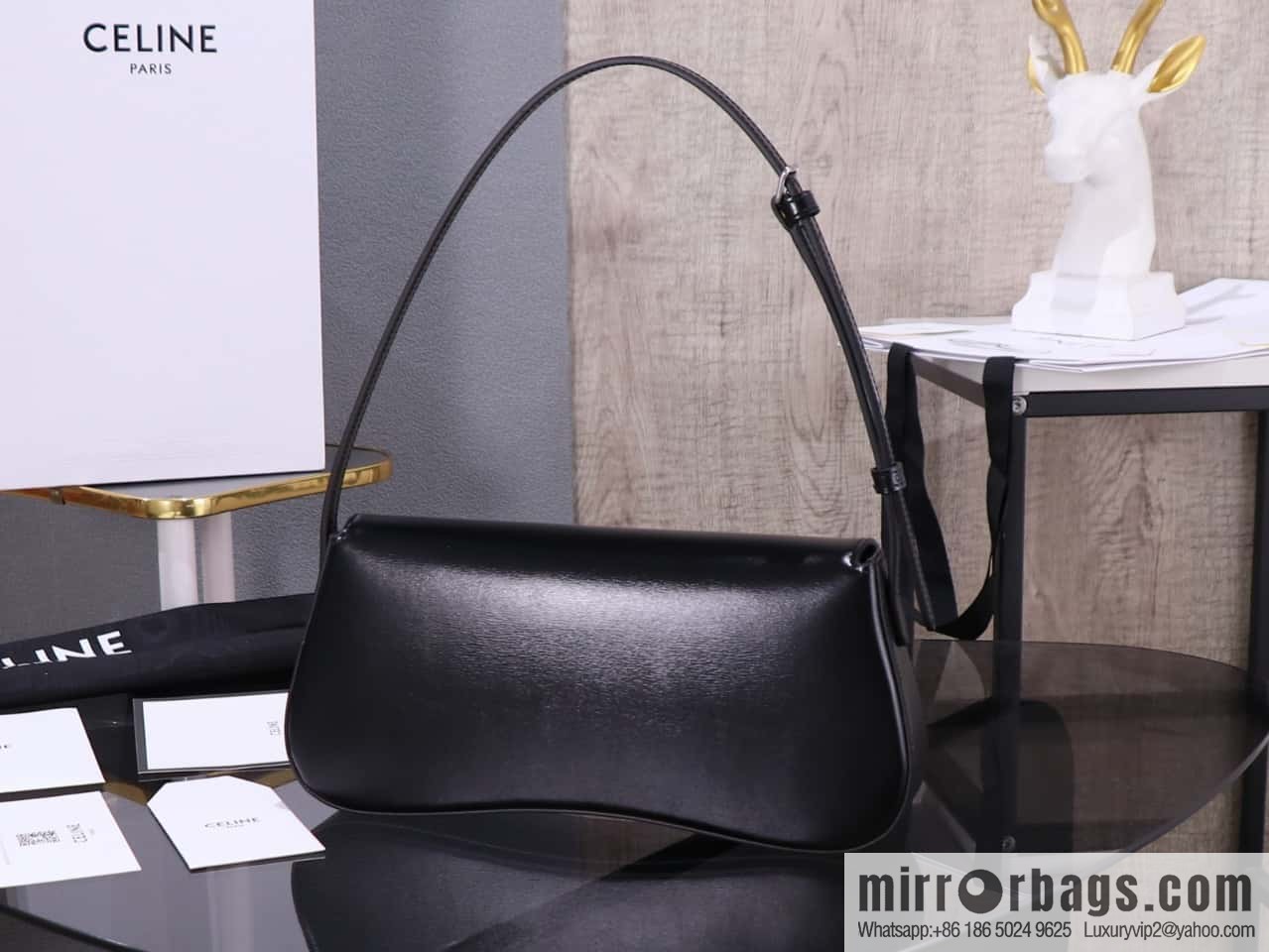 [Premium quality, all-steel hardware] LOLA medium bright cow leather handbag number: 115533