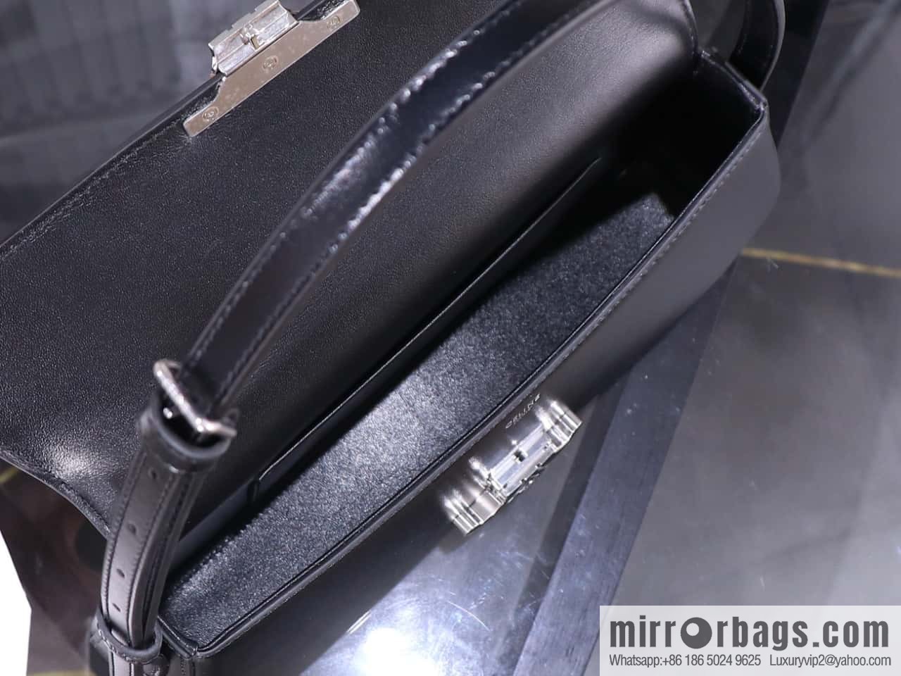[Premium quality, all-steel hardware] LOLA medium bright cow leather handbag number: 115533