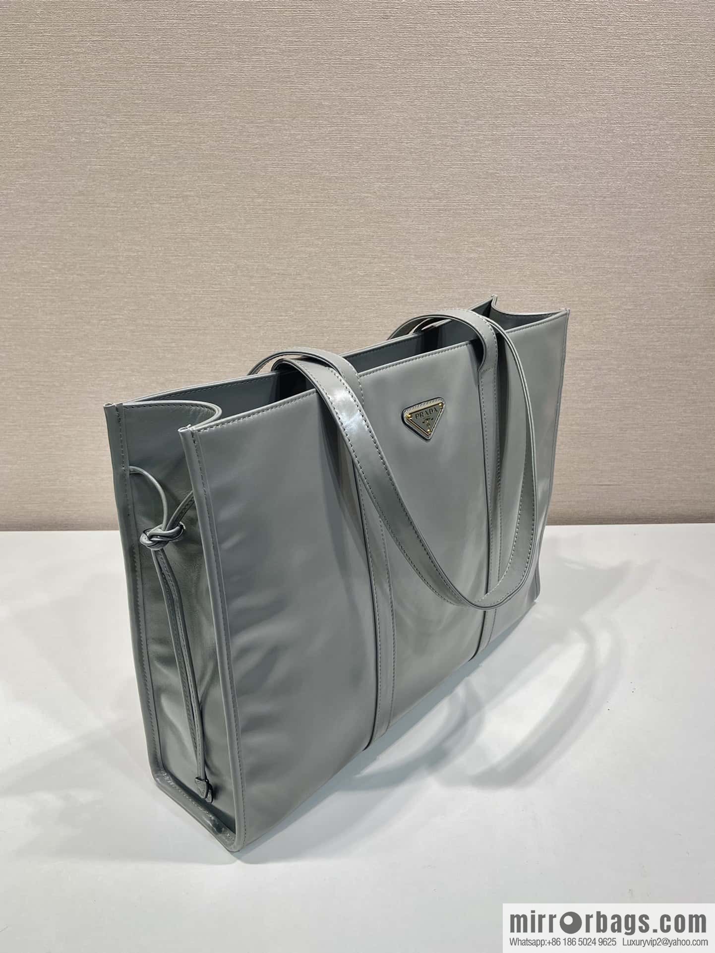 PRADA 🎉 oil wax tote bag 🎉 1BG460 new color