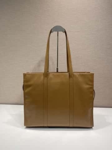 PRADA 🎉 oil wax tote bag 🎉 1BG460 caramel color