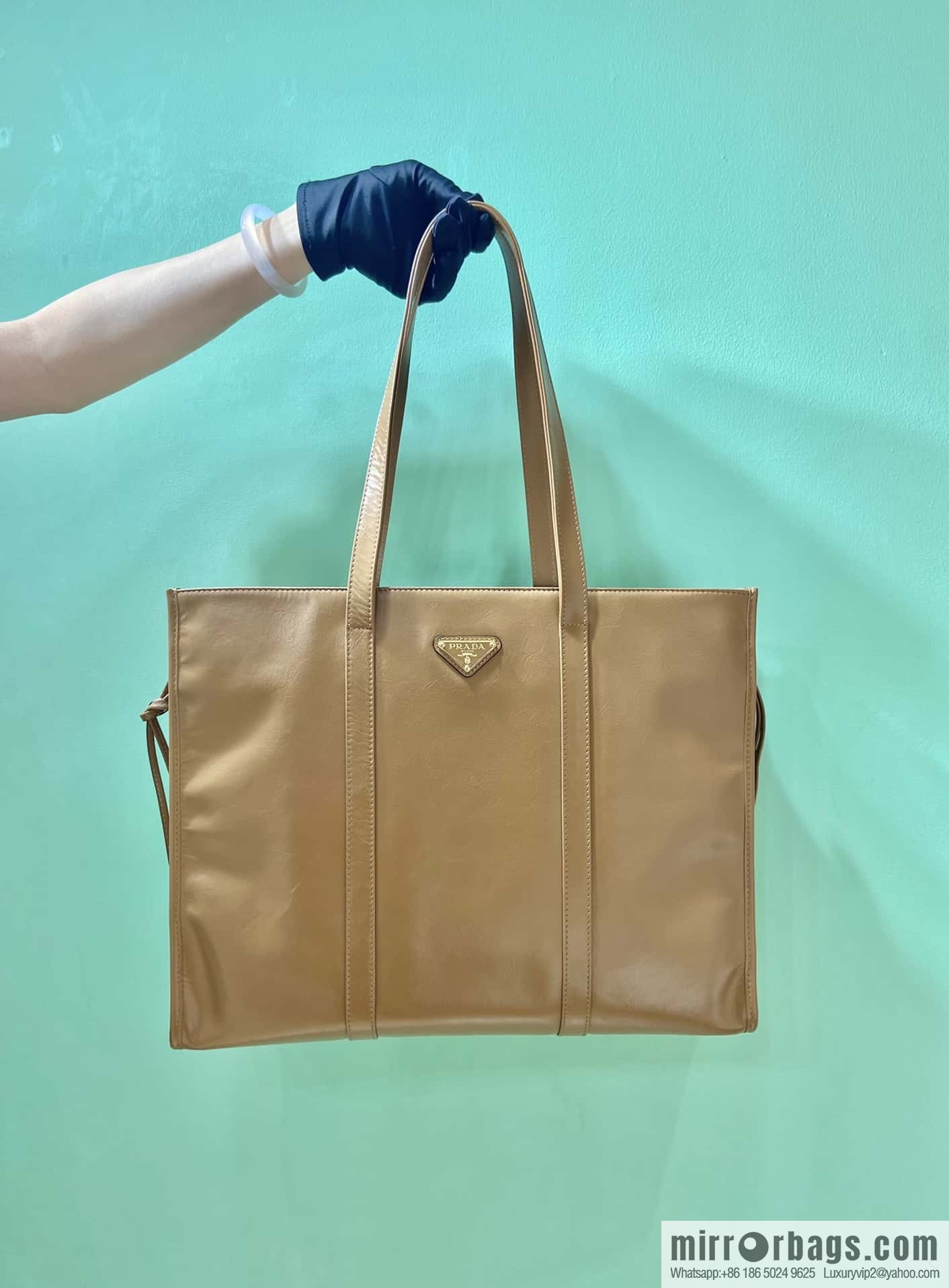 PRADA 🎉 oil wax tote bag 🎉 1BG460 caramel color
