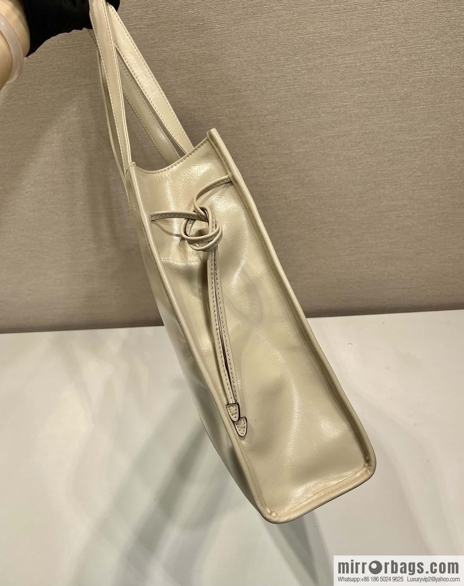 PRADA 🎉 oil wax tote bag 🎉 1BG460 lime
