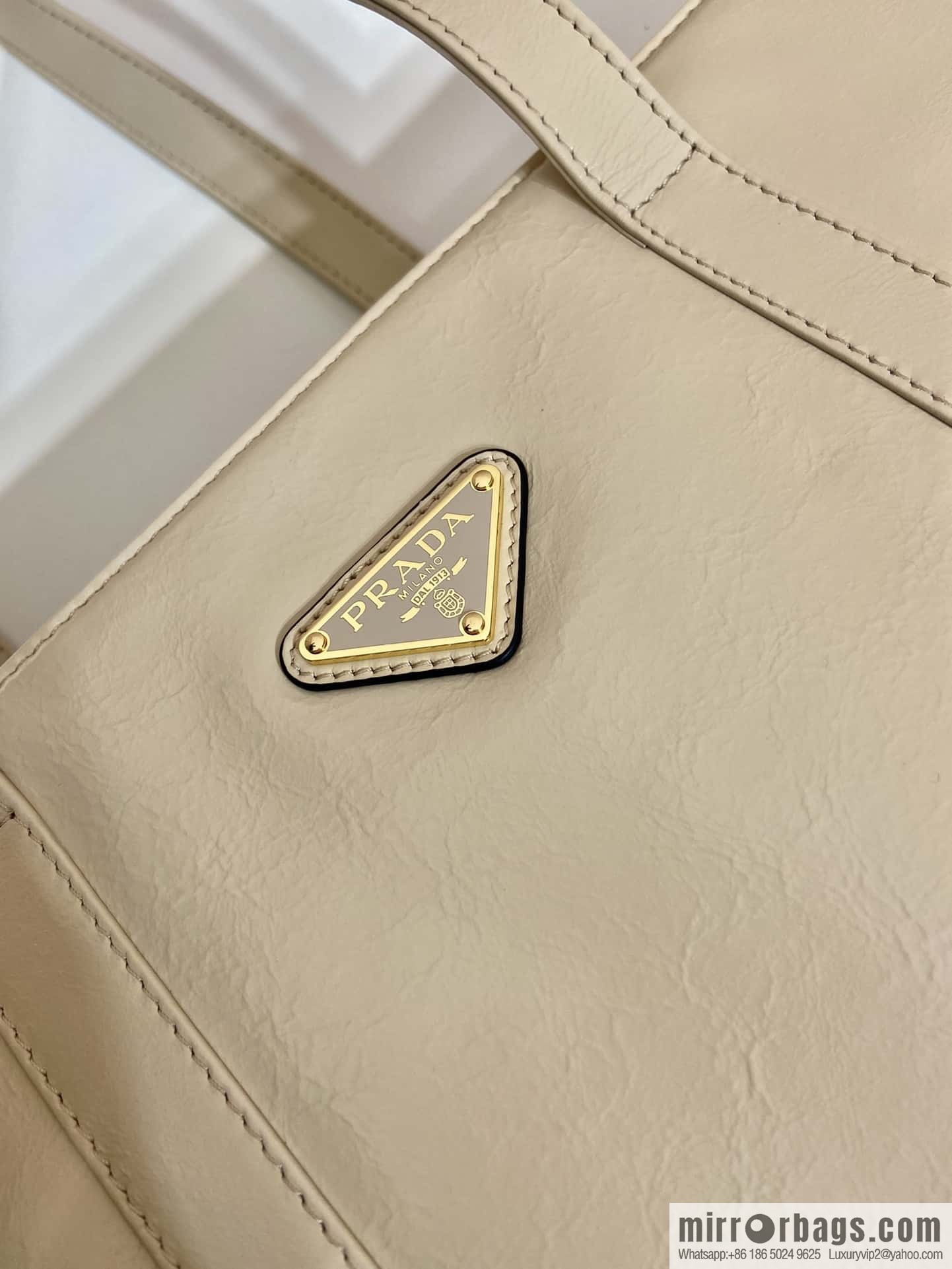 PRADA 🎉 oil wax tote bag 🎉 1BG460 lime
