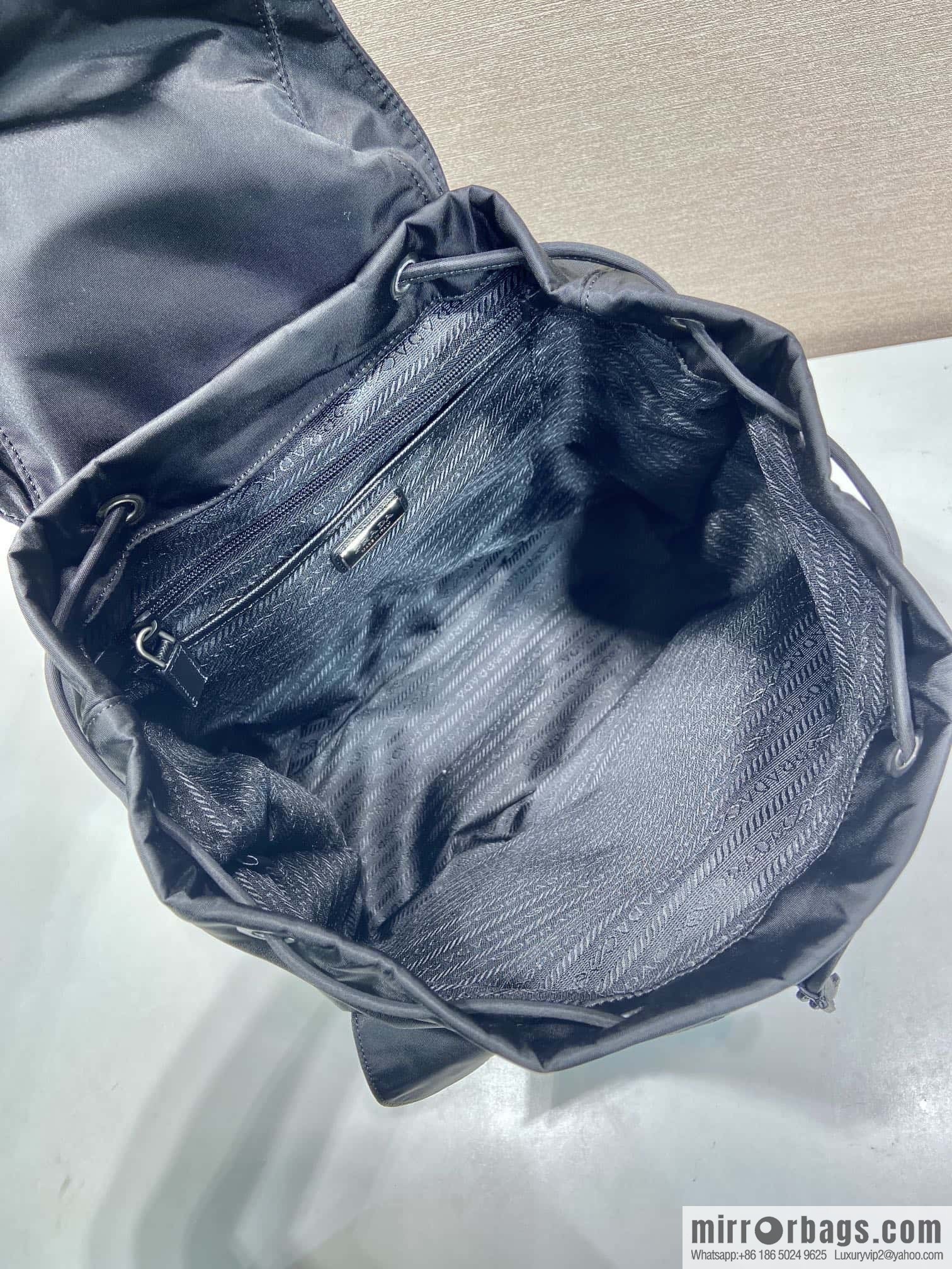 PRADA ๐ new backpack ๐ 2VZ110 bright shoulder back๐๐