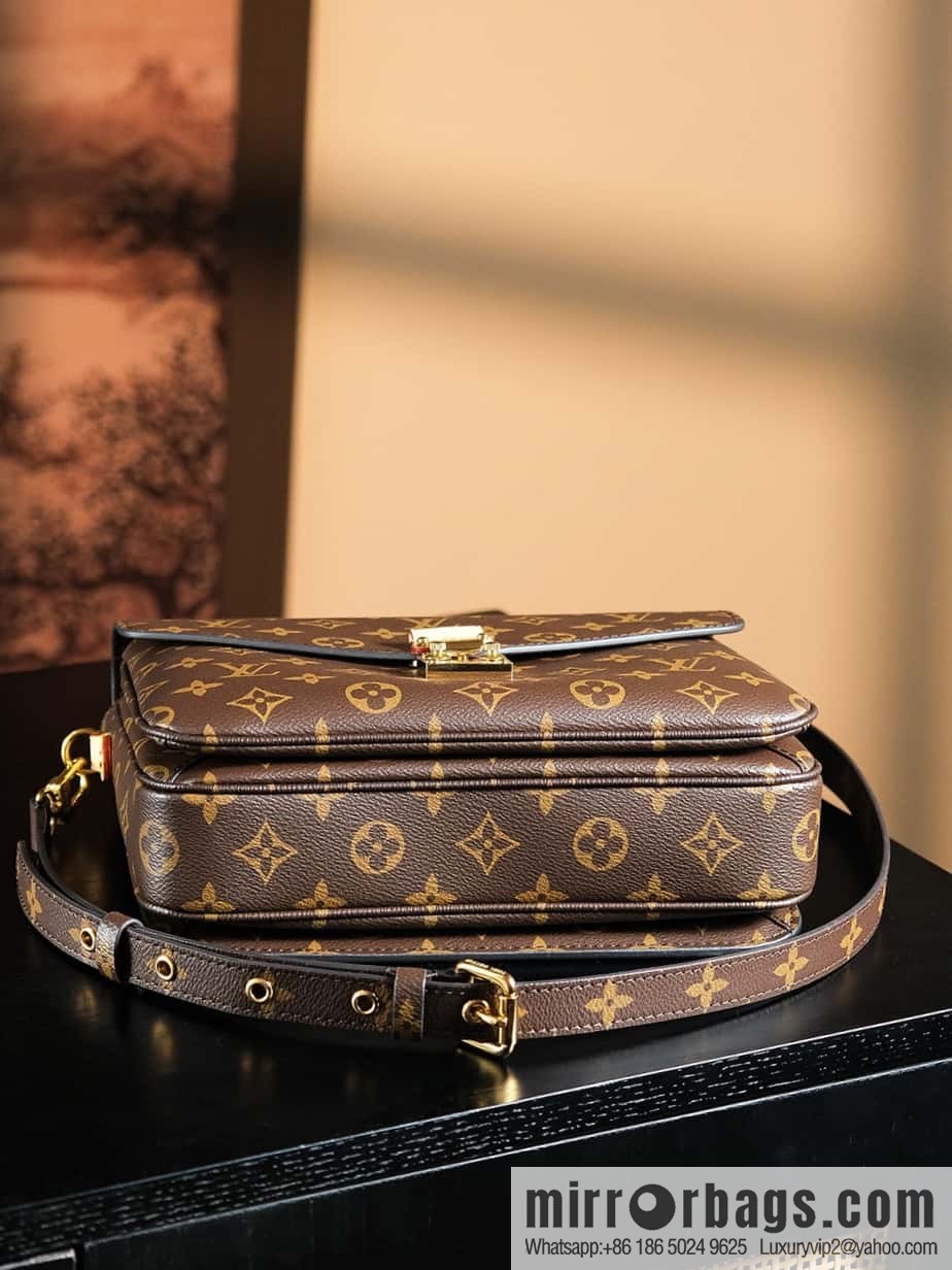 LV ππππππππ πππππ chip rhombus code messenger bag series M44875