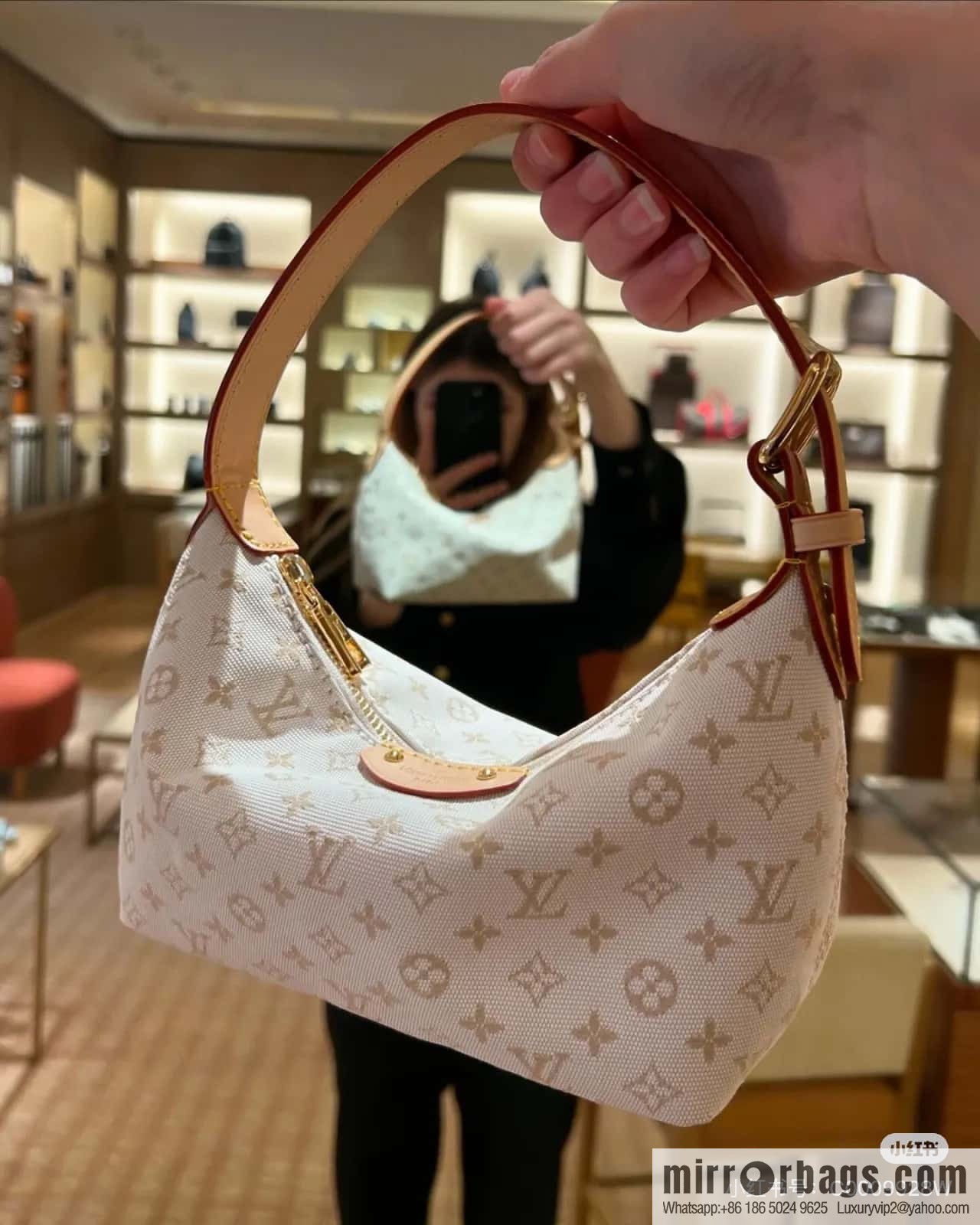 [Boutique‑grade] M12433 white, mini lunch box bag, moon bag series MINI MOON handbag