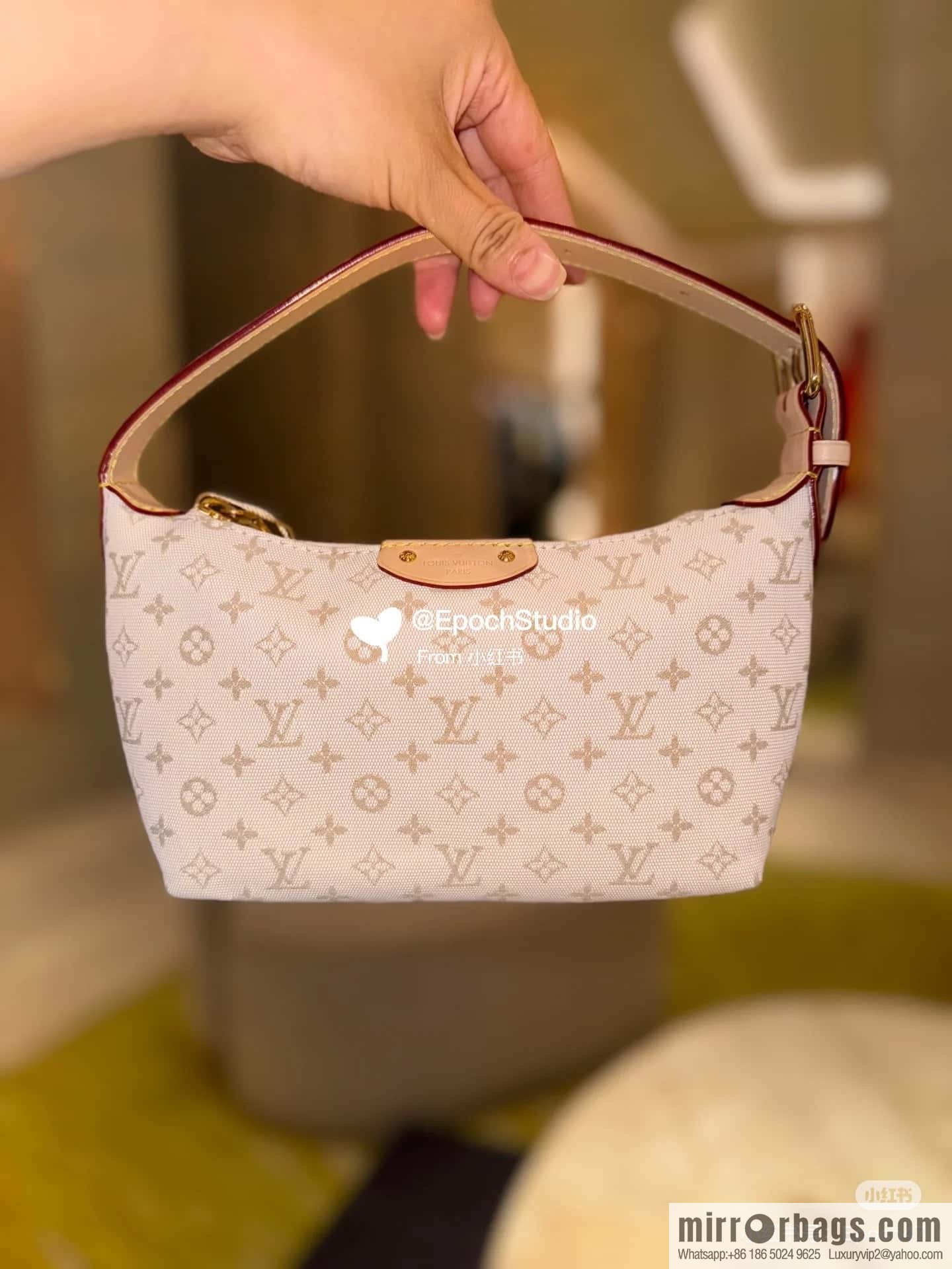 [Boutique‑grade] M12433 white, mini lunch box bag, moon bag series MINI MOON handbag