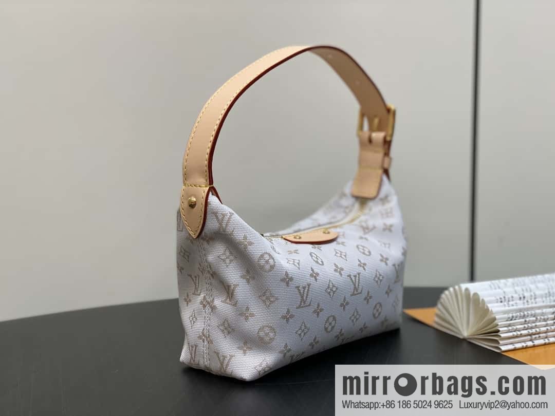[Boutique‑grade] M12433 white, mini lunch box bag, moon bag series MINI MOON handbag