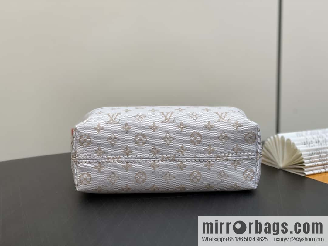 [Boutique‑grade] M12433 white, mini lunch box bag, moon bag series MINI MOON handbag