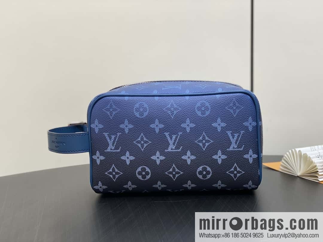 [Premium‑quality] M11599 blue gradual change toilet bag cosmetic bag series Locker Dopp Kit toilet bag
