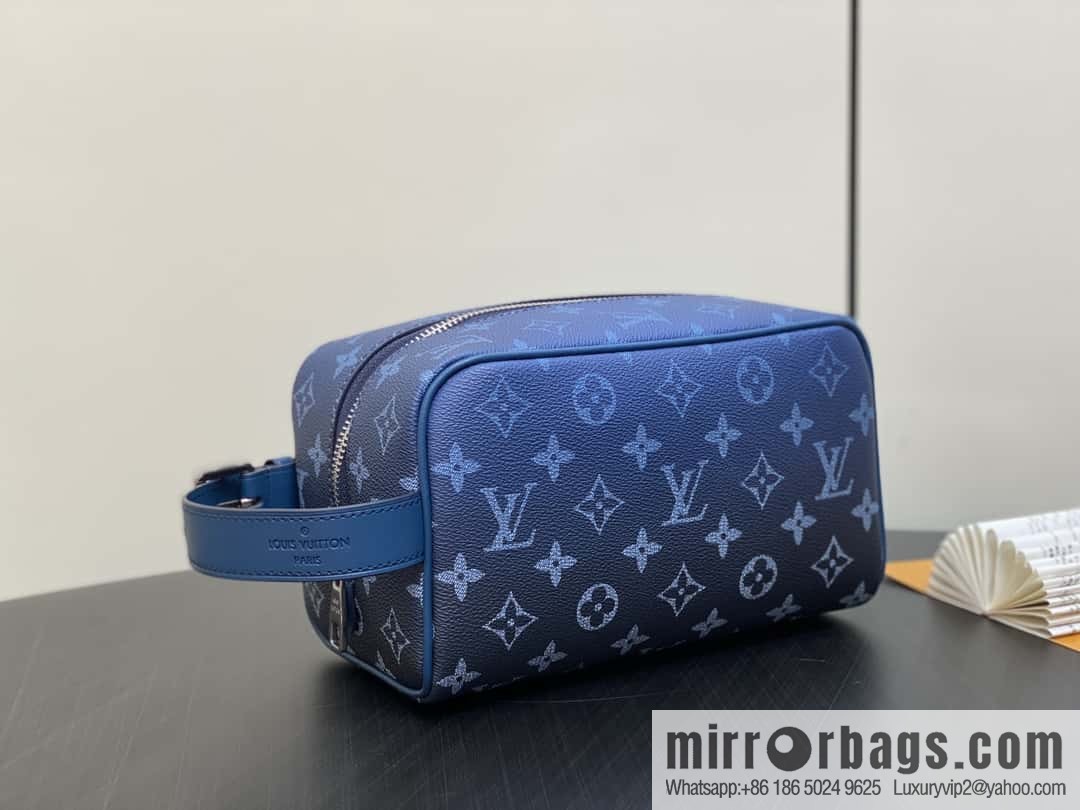 [Premium‑quality] M11599 blue gradual change toilet bag cosmetic bag series Locker Dopp Kit toilet bag