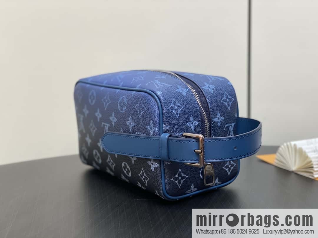 [Premium‑quality] M11599 blue gradual change toilet bag cosmetic bag series Locker Dopp Kit toilet bag